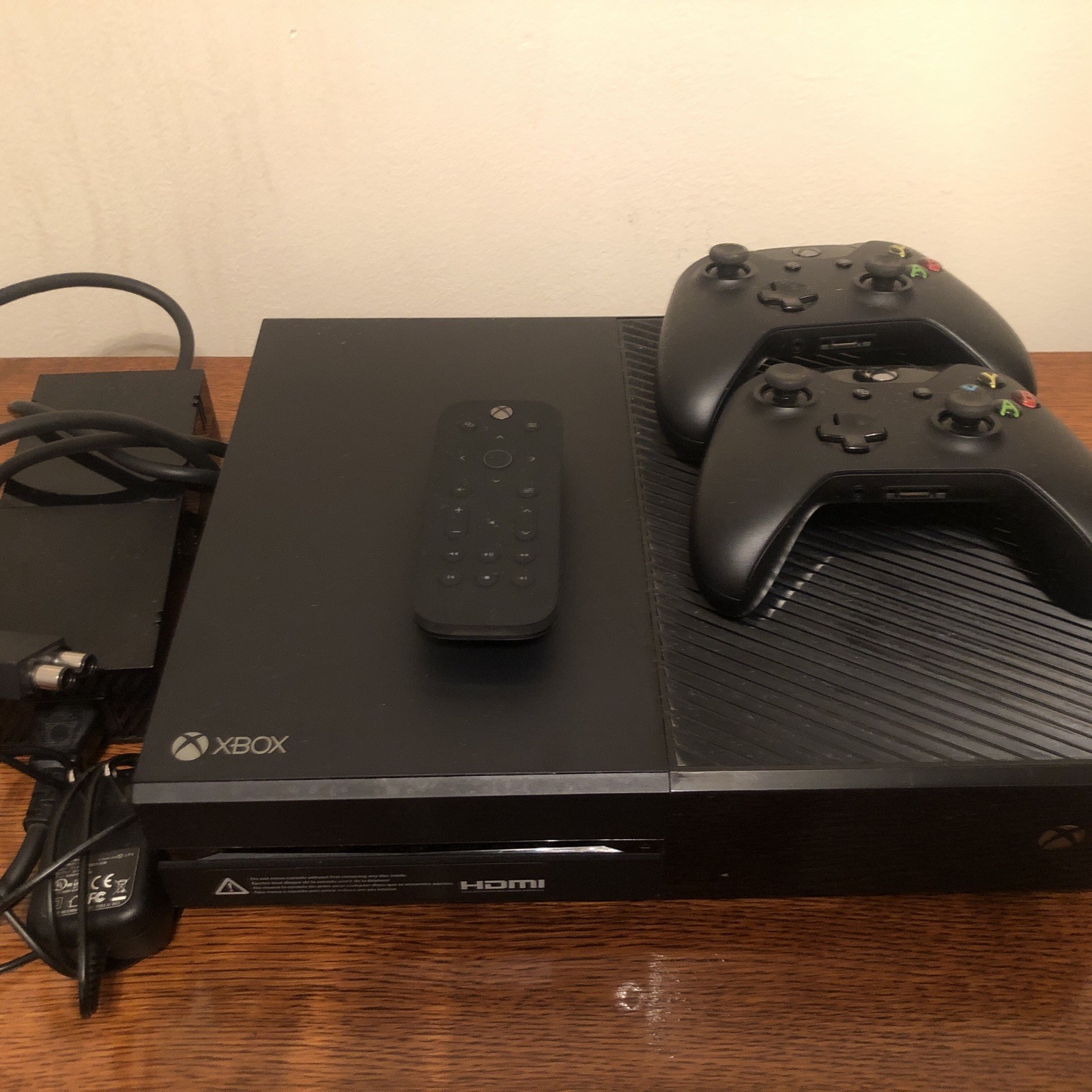 Microsoft Xbox One 1540 500gb Game Console , 2 Controllers,8 Games,Media Remote