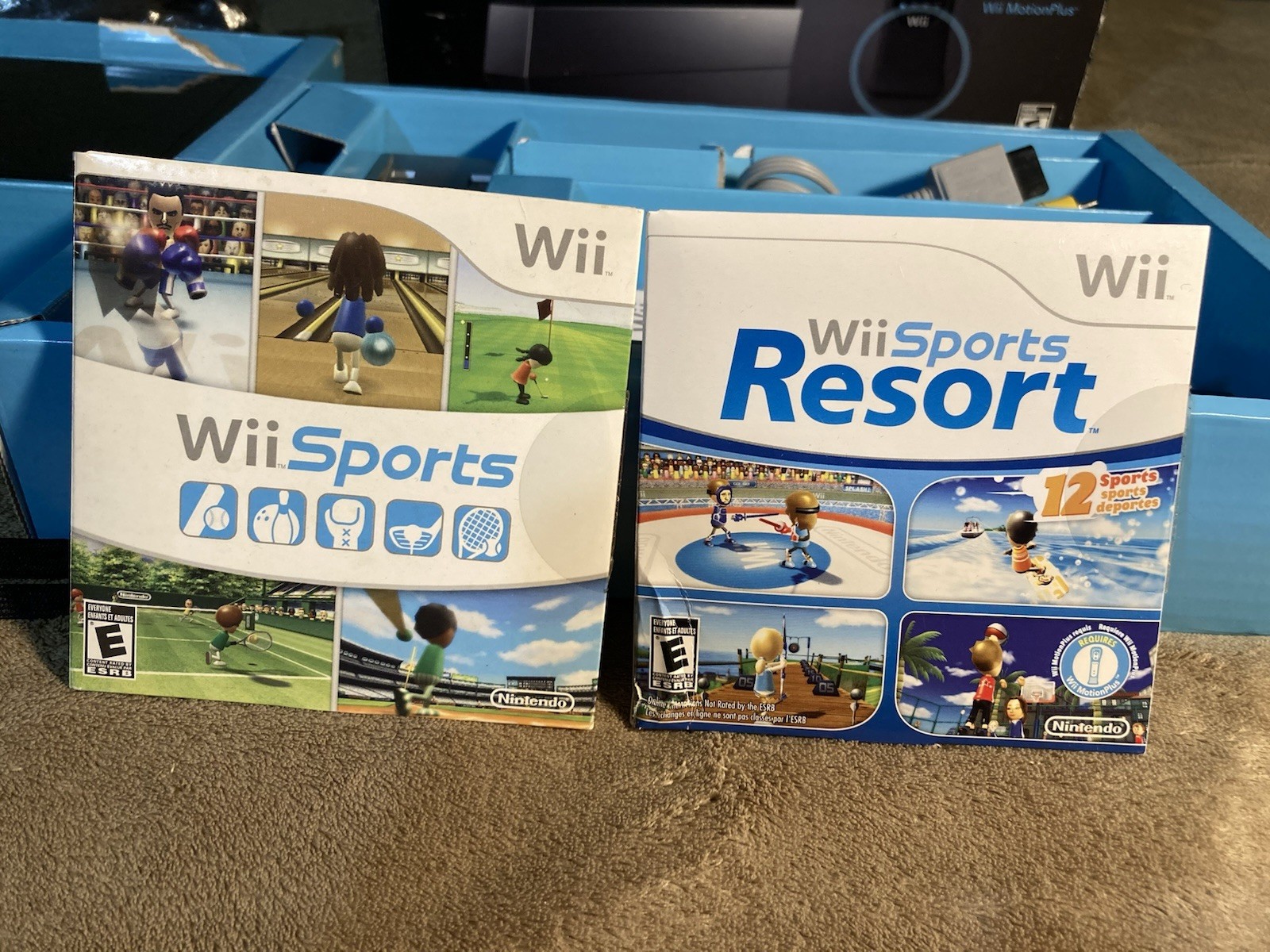 Nintendo Wii Console Wii Sports Resort Wii Remote Plus Bundle Black CIB Box