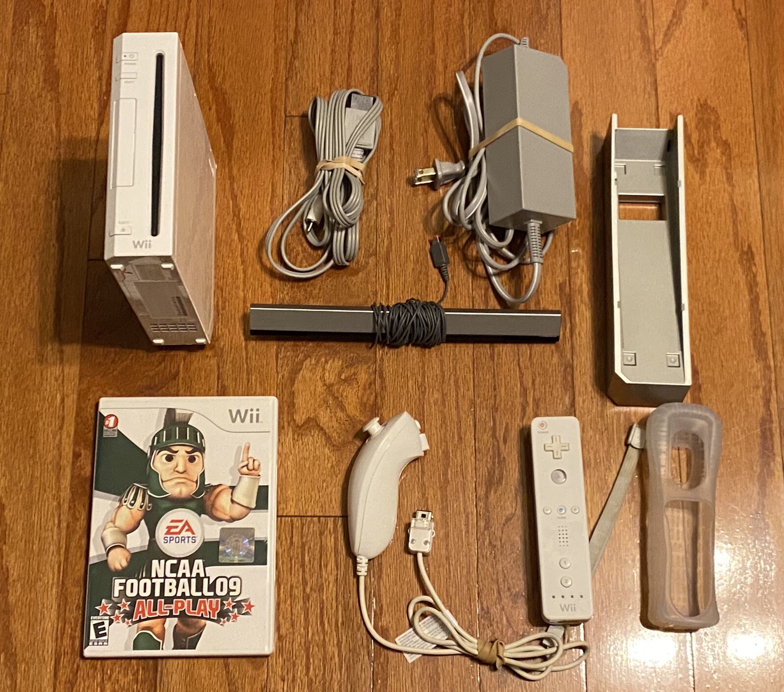 Nintendo Wii Console Bundle White RVL-001 GameCube Compatible-TESTED & WORKING