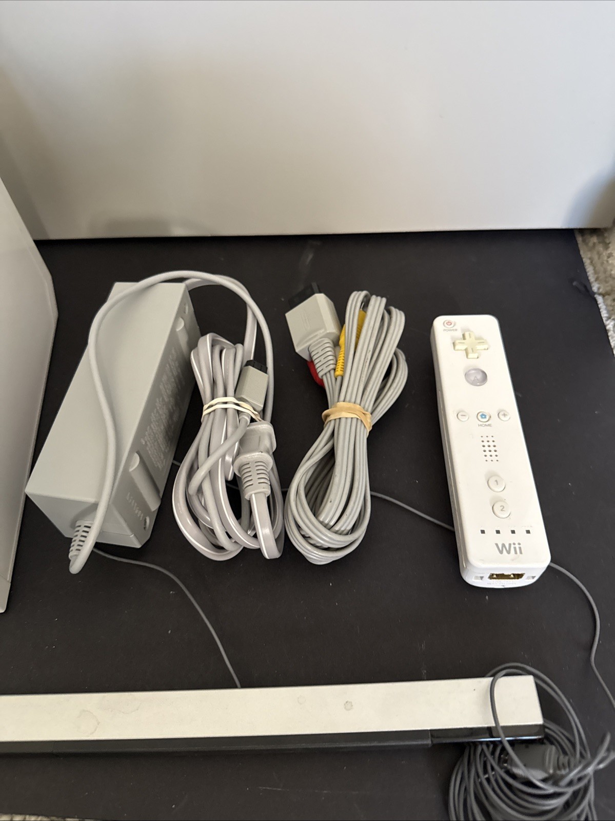 Nintendo Wii White Console System with Cords Working Tested
