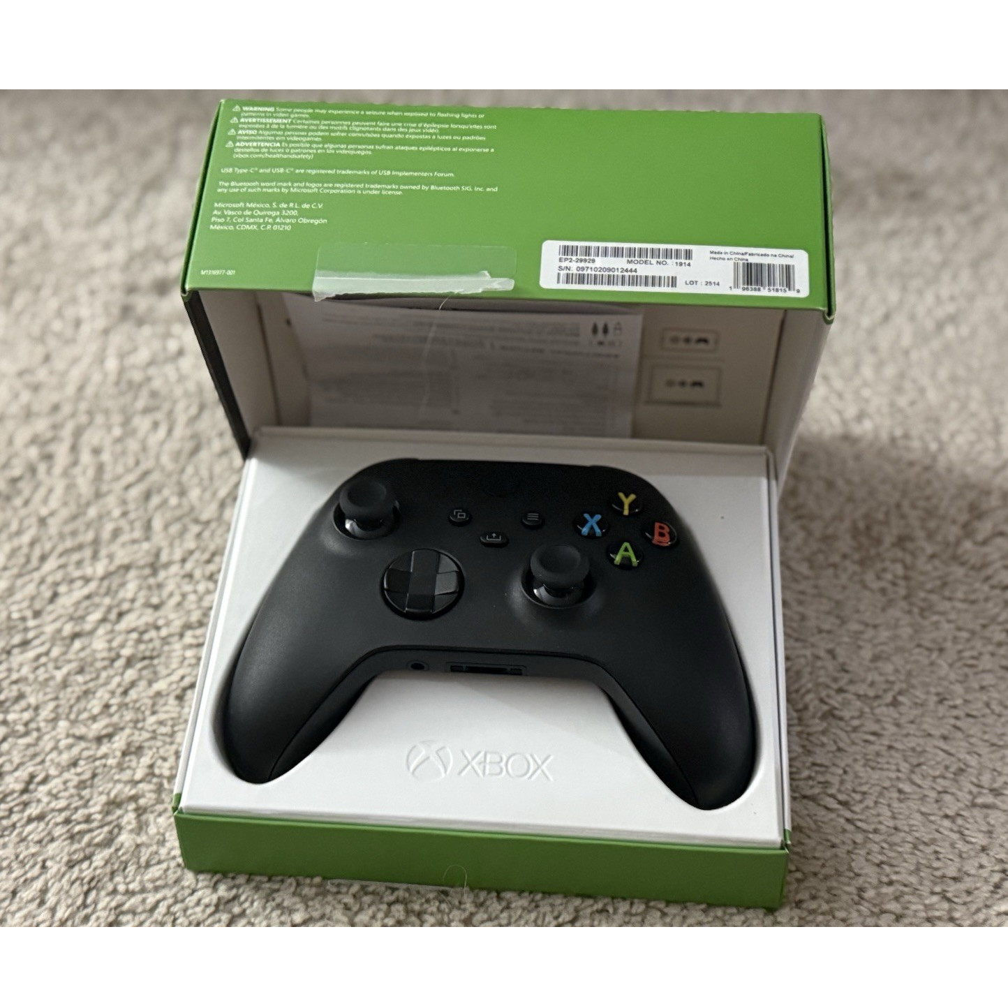 Microsoft Xbox One 500GB Console Model 1540 Black w/ Carbon Black Controller