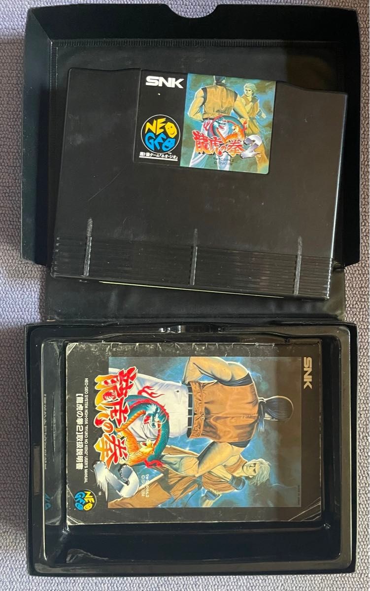 Neo Geo console, 2 controllers, 5 ROM cartridges, and 1 memory card.Tested