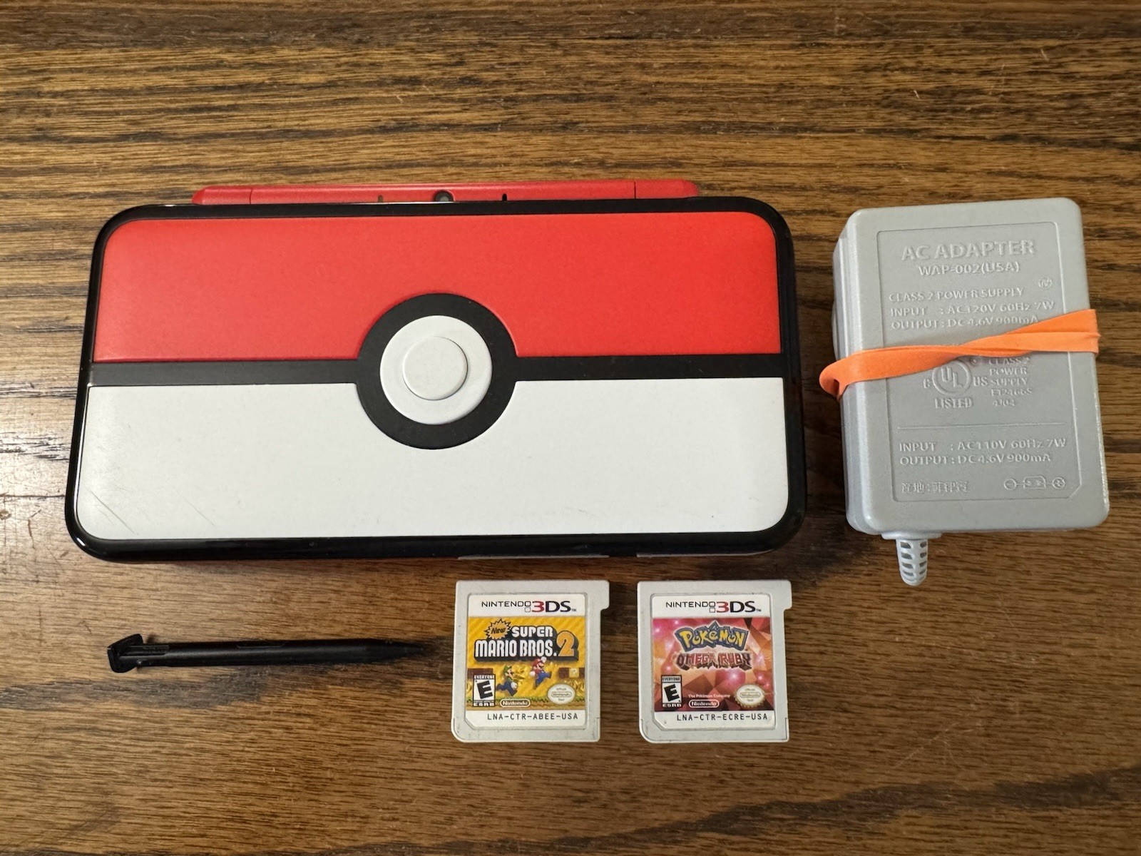 NINTENDO 2DS XL POKEBALL SPECIAL EDITION CONSOLE W/ POKÉMON OMEGA RUBY **READ**