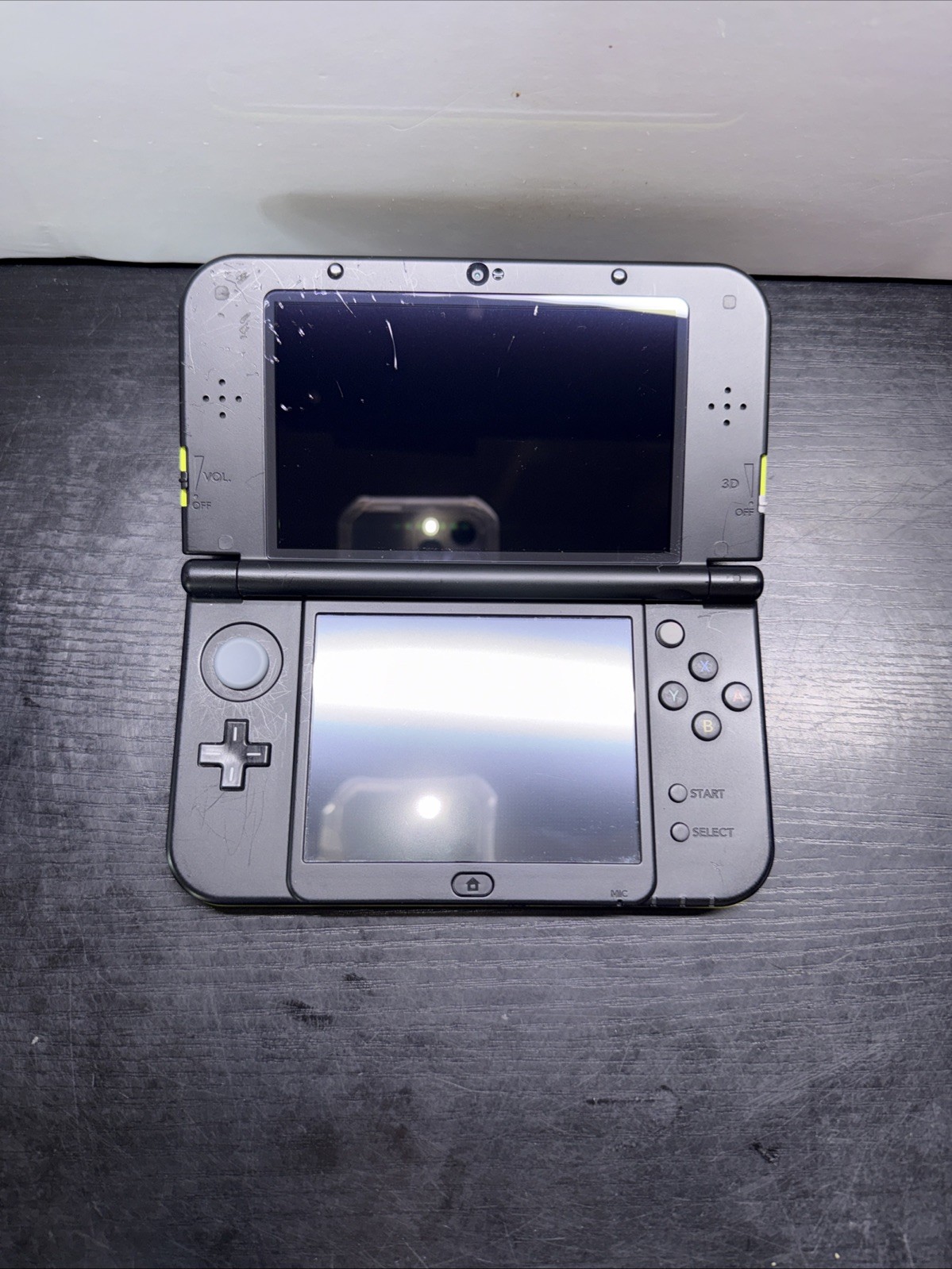 *cosmetically Flawed* Nintendo New 3DS XL – Lime Special Edition Console
