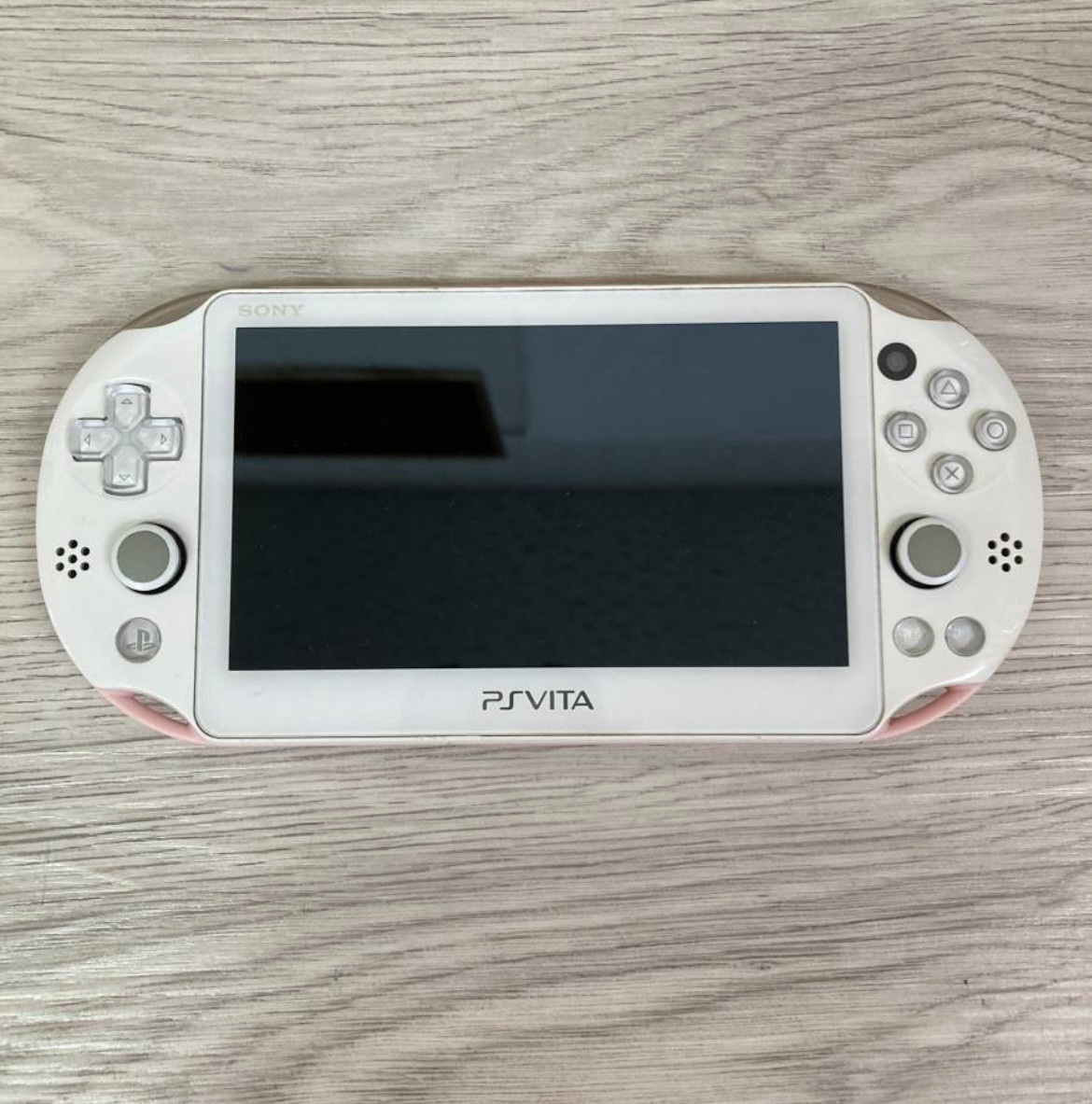 USED PlayStation (R) Vita Wi-Fi model Light pink / white PCH-2000