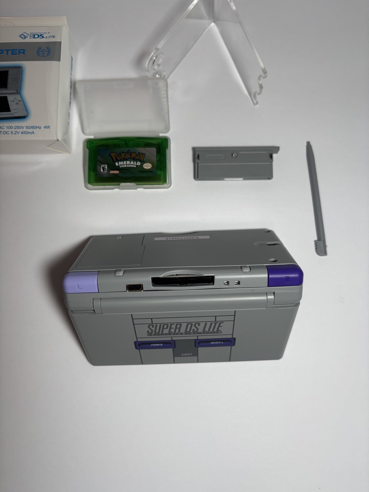 Nintendo ds SNES Bundle With Charger, Emerald and screwdriver/buttons