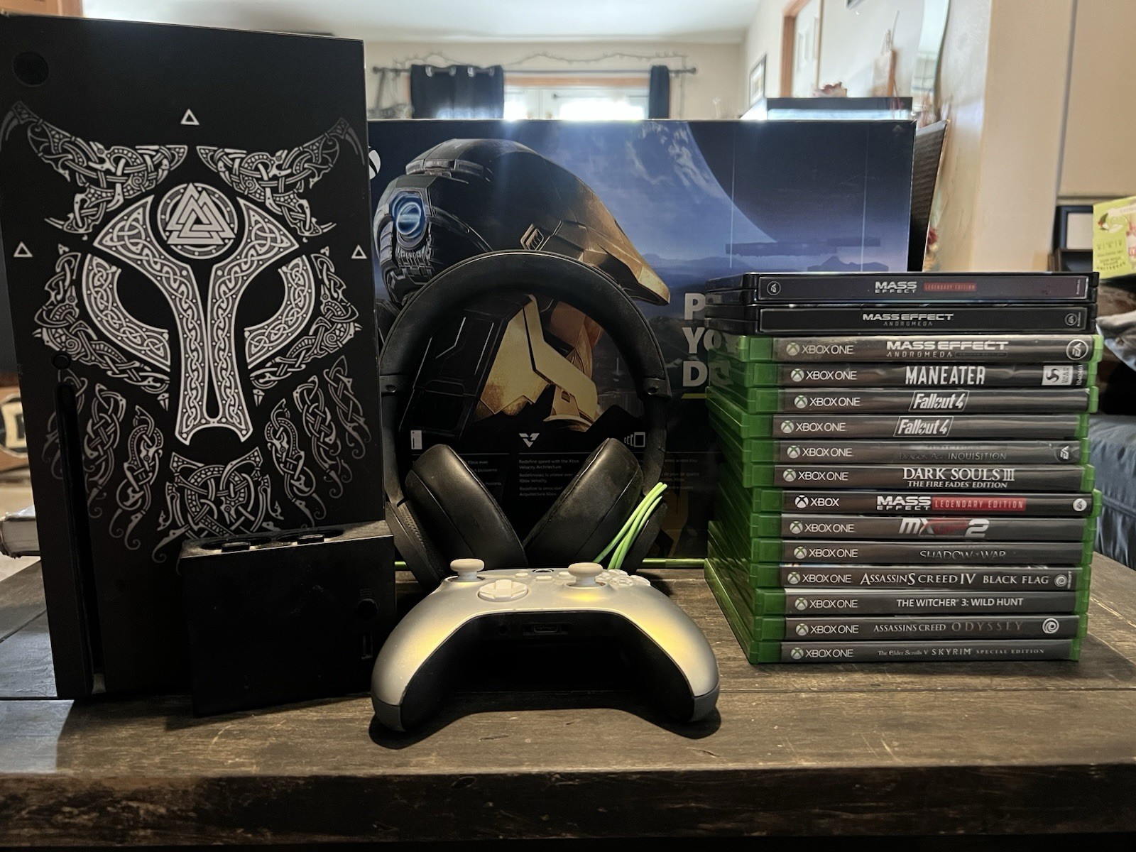 Microsoft Xbox Series X 1TB, Headset, Controller, charger, games