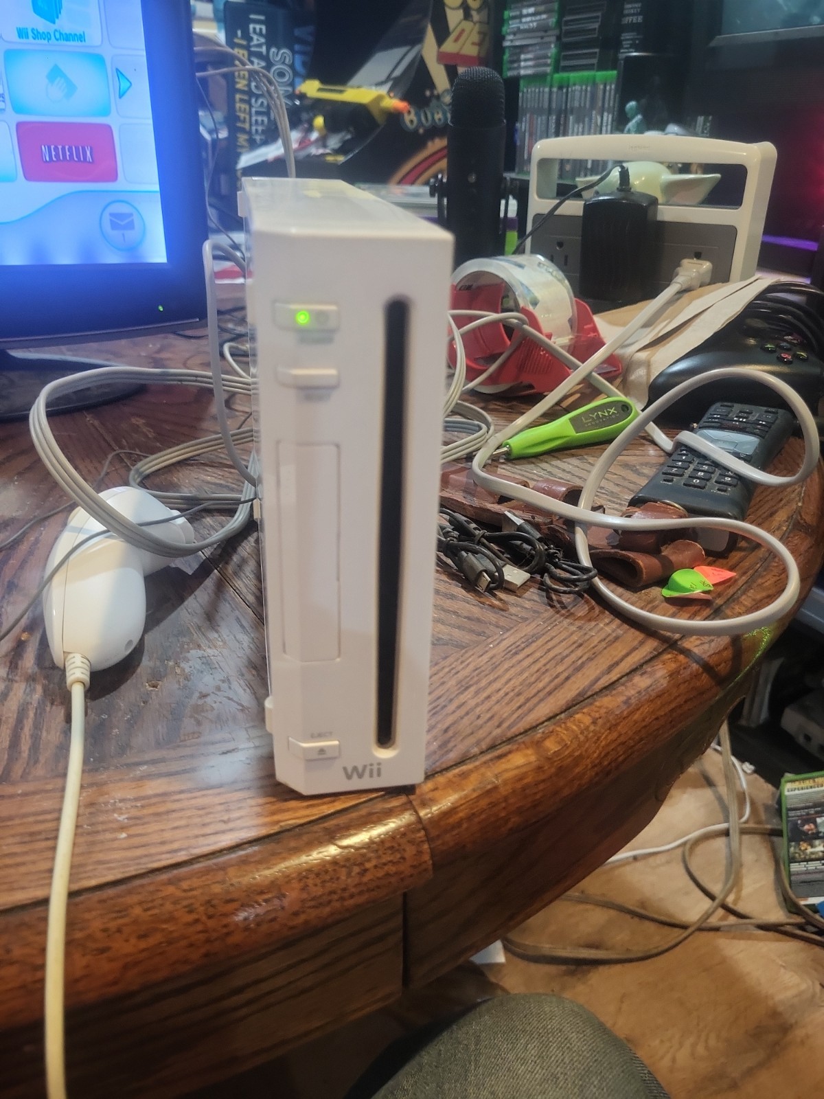 Nintendo Wii Console with Wii Sports – White And Super Mario Bros Wii