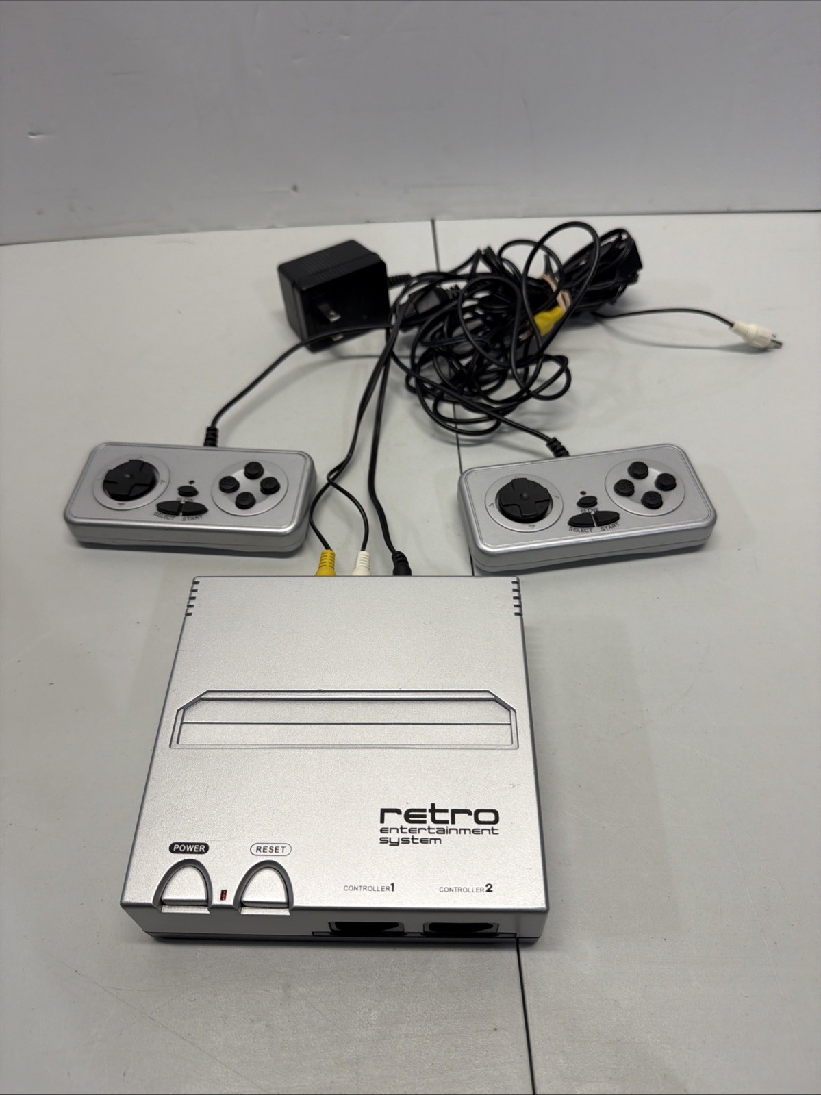Retro-Bit Retro Entertainment System Set, 2 Controllers, Tested, Works