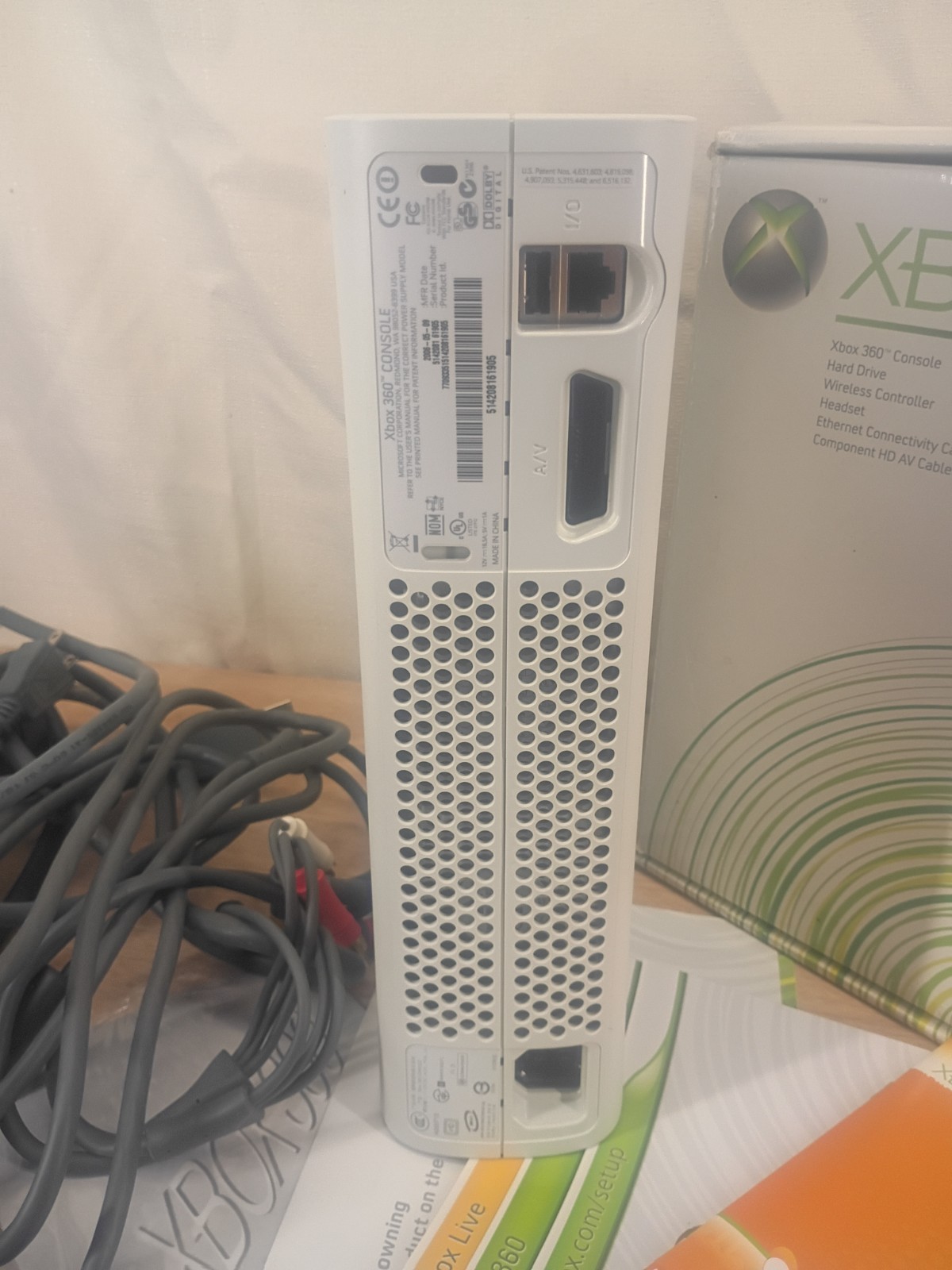 White Xbox 360 With Box + Cables + Papers Disc Tray Does Not Open