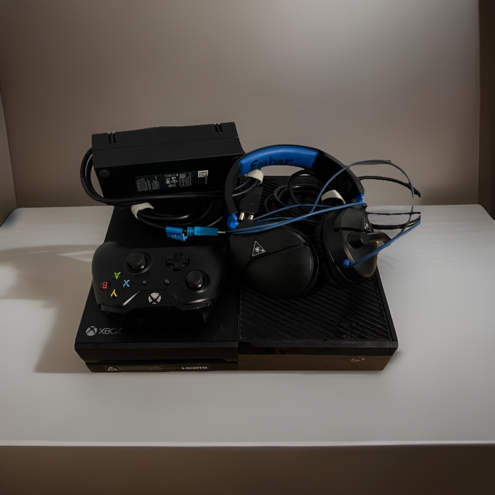 Microsoft Xbox One with Controller Battery Recharge/Headset/HDMI/power.