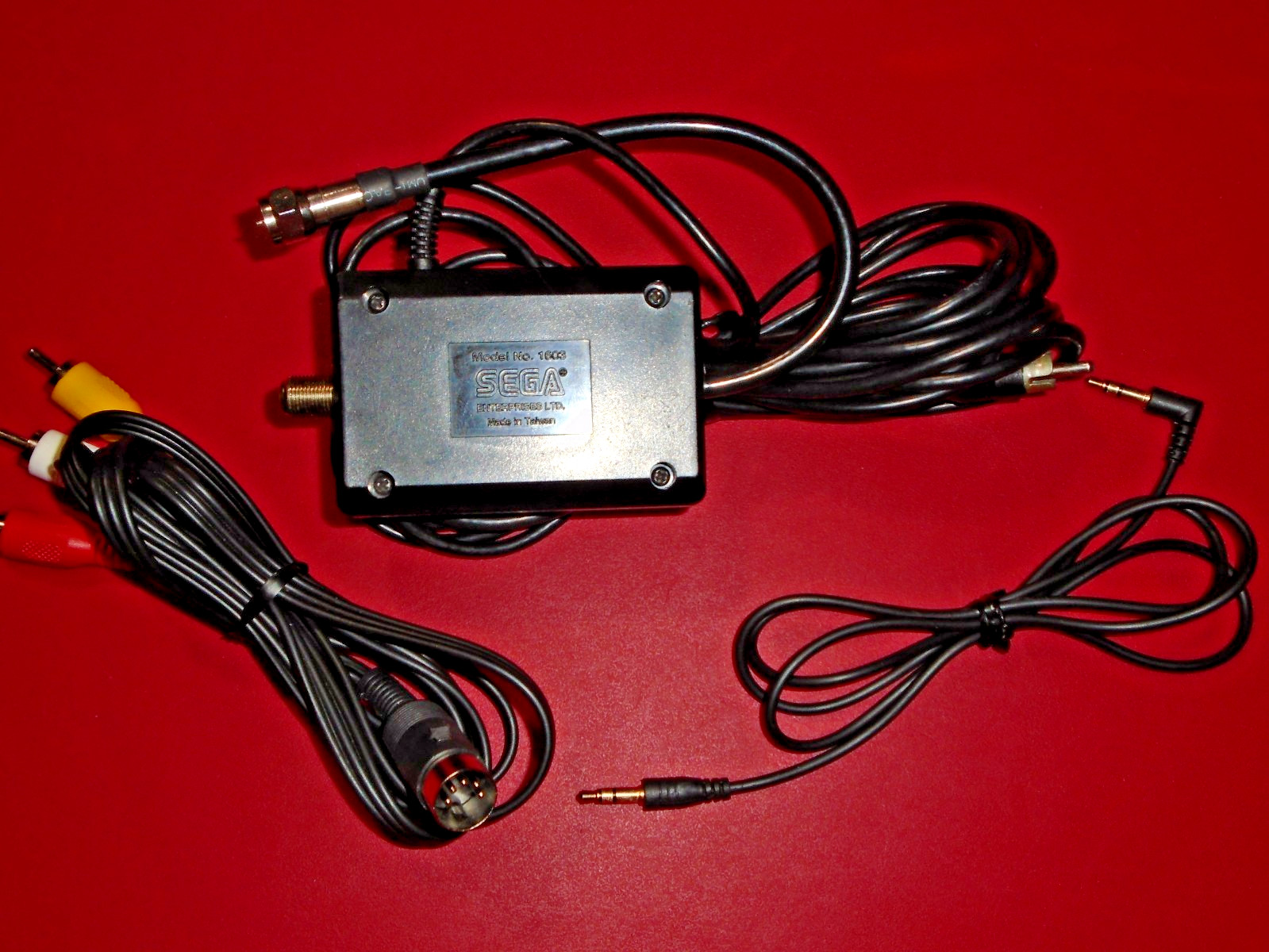 Sega CD Model 2 (MK-4102A) Genesis Model 1 (1601) 2AC 2Controllers 10Games AV RF