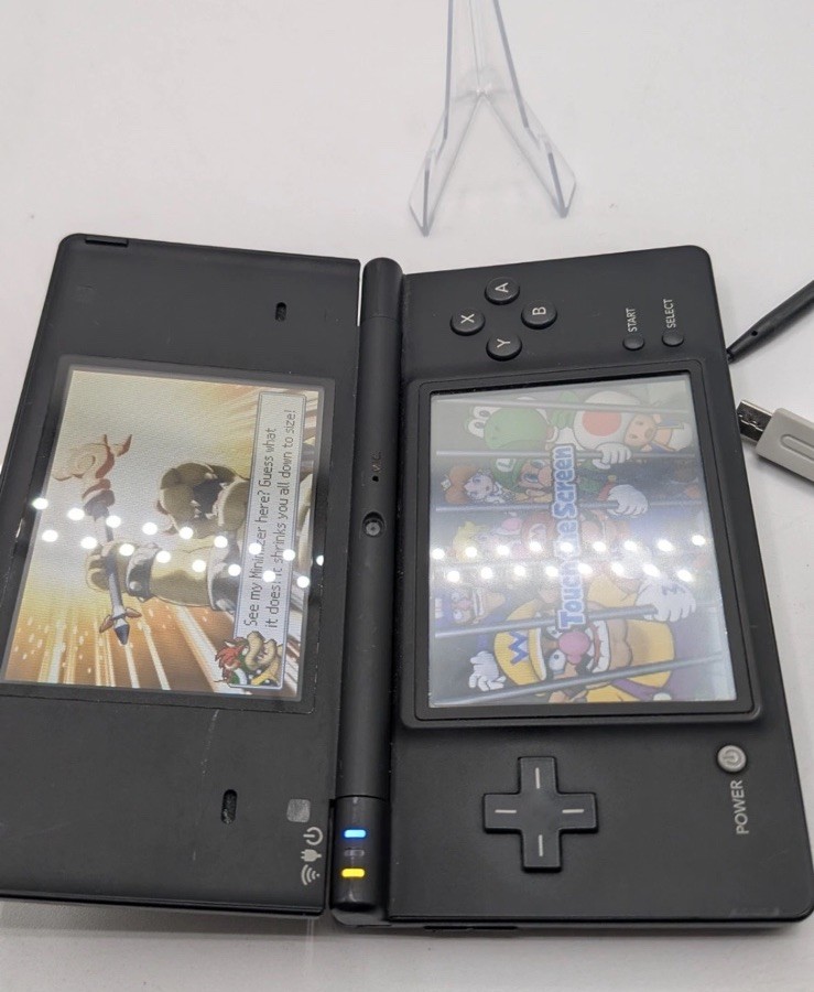 Nintendo DSi Black Console Bundle w/ Charger & 16GB SD Card