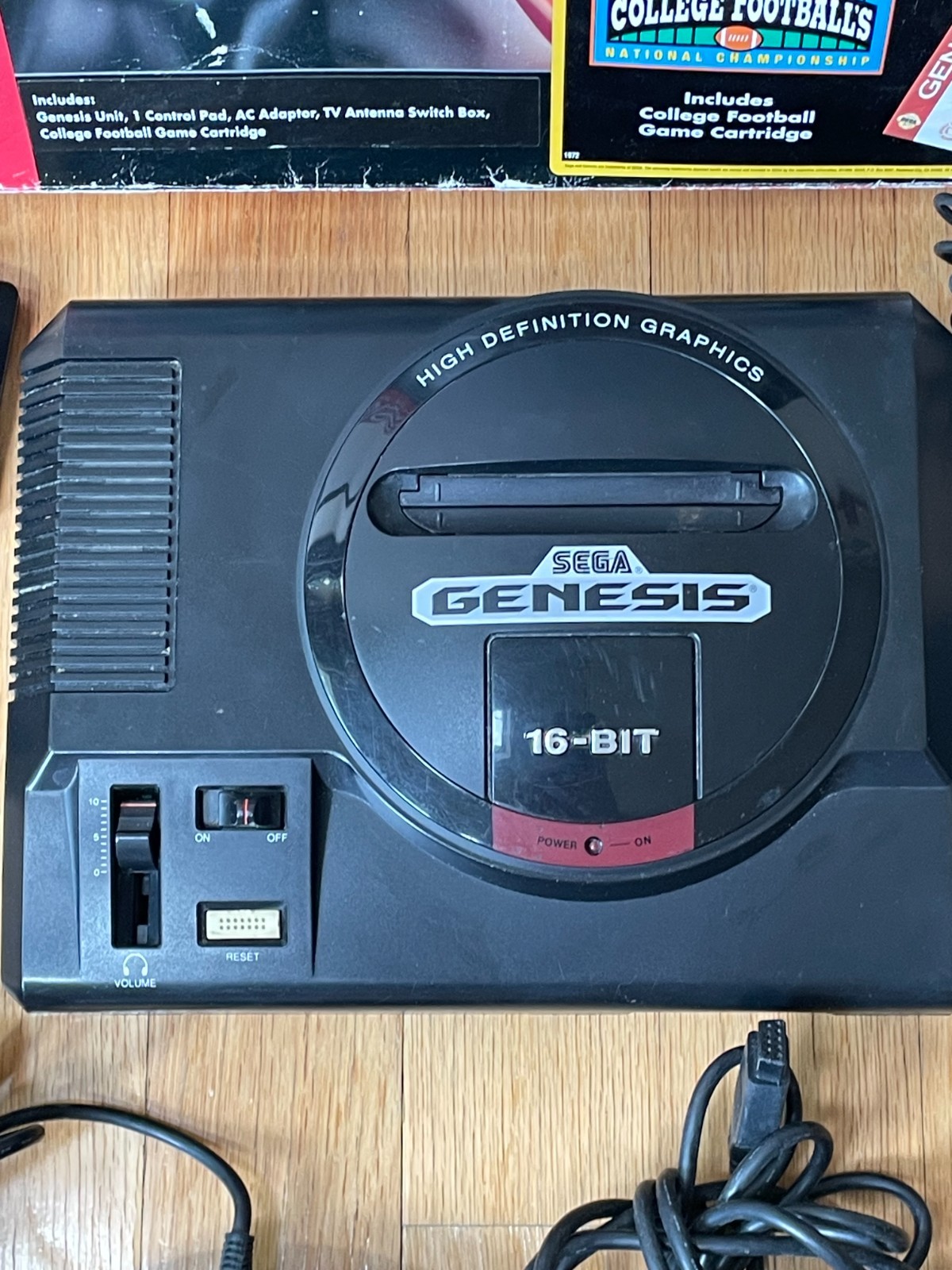 SEGA GENESIS 16 BIT MODEL 1 CONSOLE 2 CONTROLLERS IN MODEL 2 BOX TESTED & WORKS