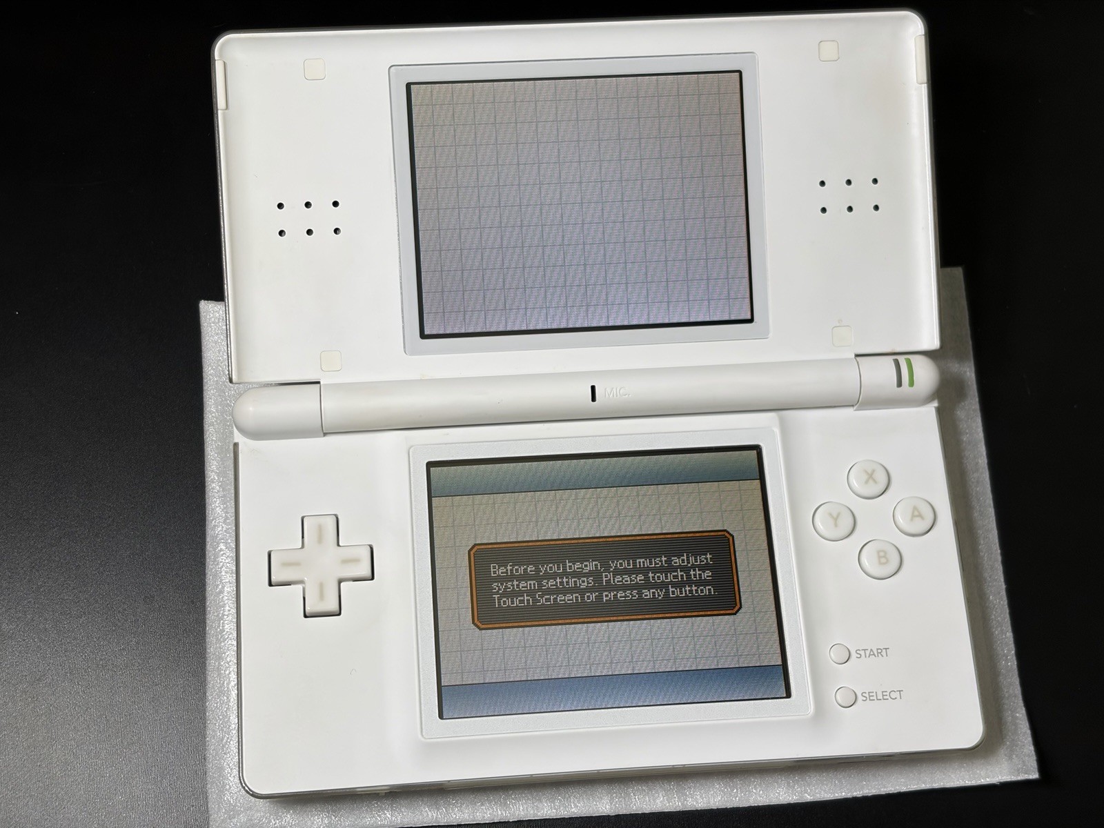 Nintendo DS Lite Handheld Game Console Polar White Very Good