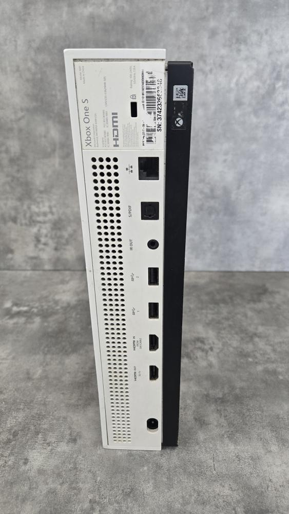 Microsoft Xbox One S (500GB) Console & Cables (PD2103848)
