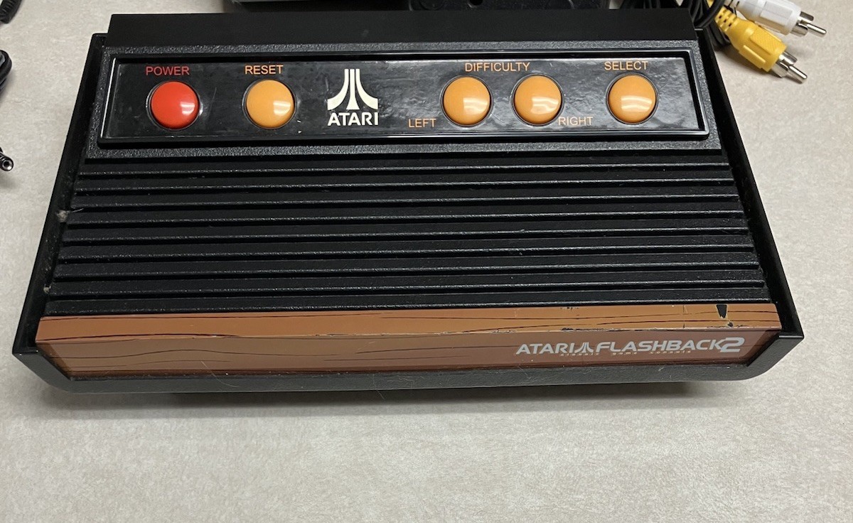 Atari Flashback 2 Classic Game Console 40 Built in Games 2 Controllers