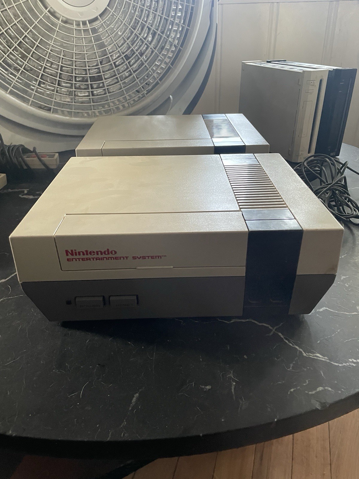NES No Power Chord Has Cable Chord 2 Reg Controllers 1 Gun Controller 2 Games