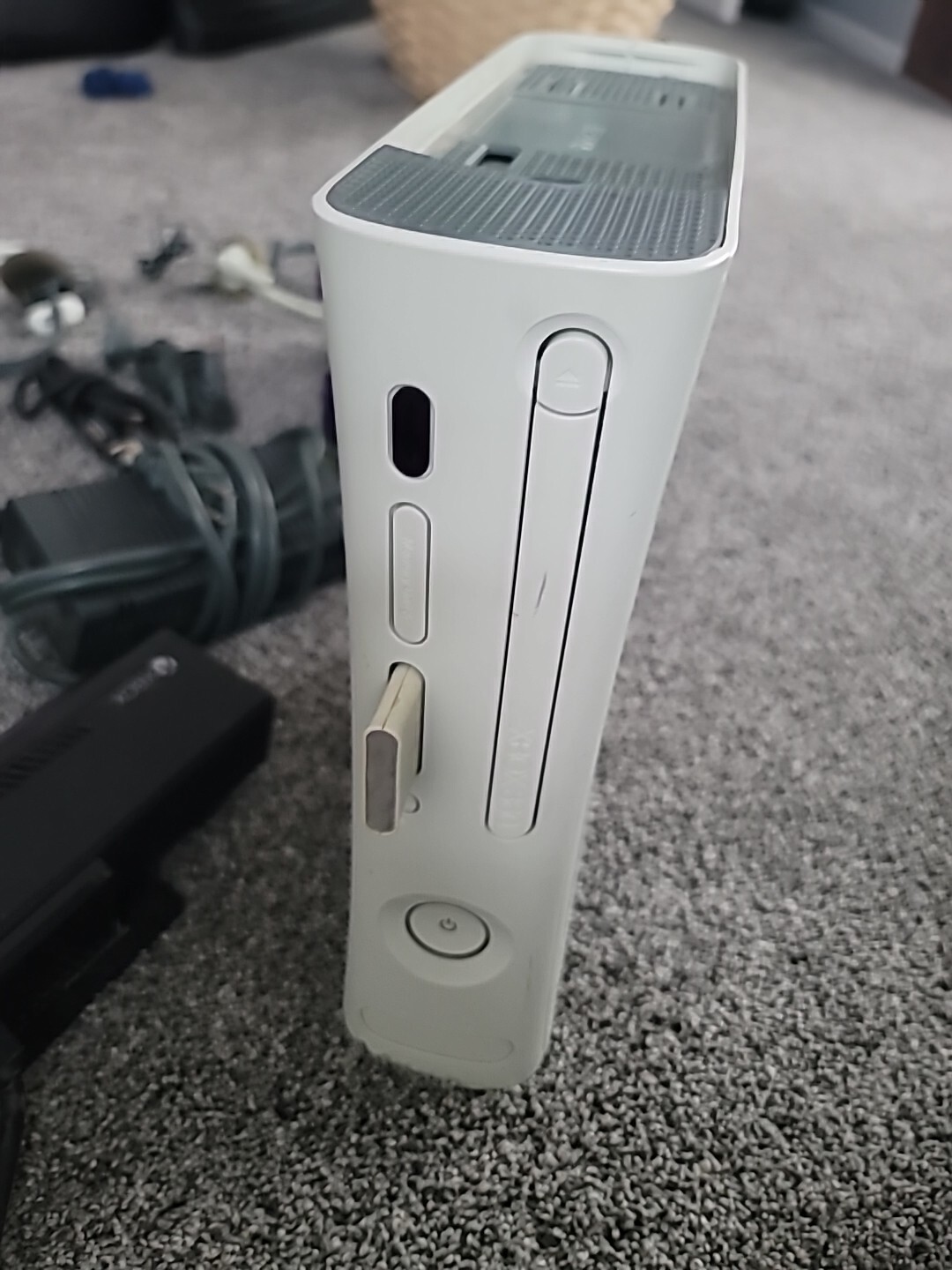 Microsoft Xbox 360 Pro System Bundle 60GB White Console 10 Games Kinect Sensor