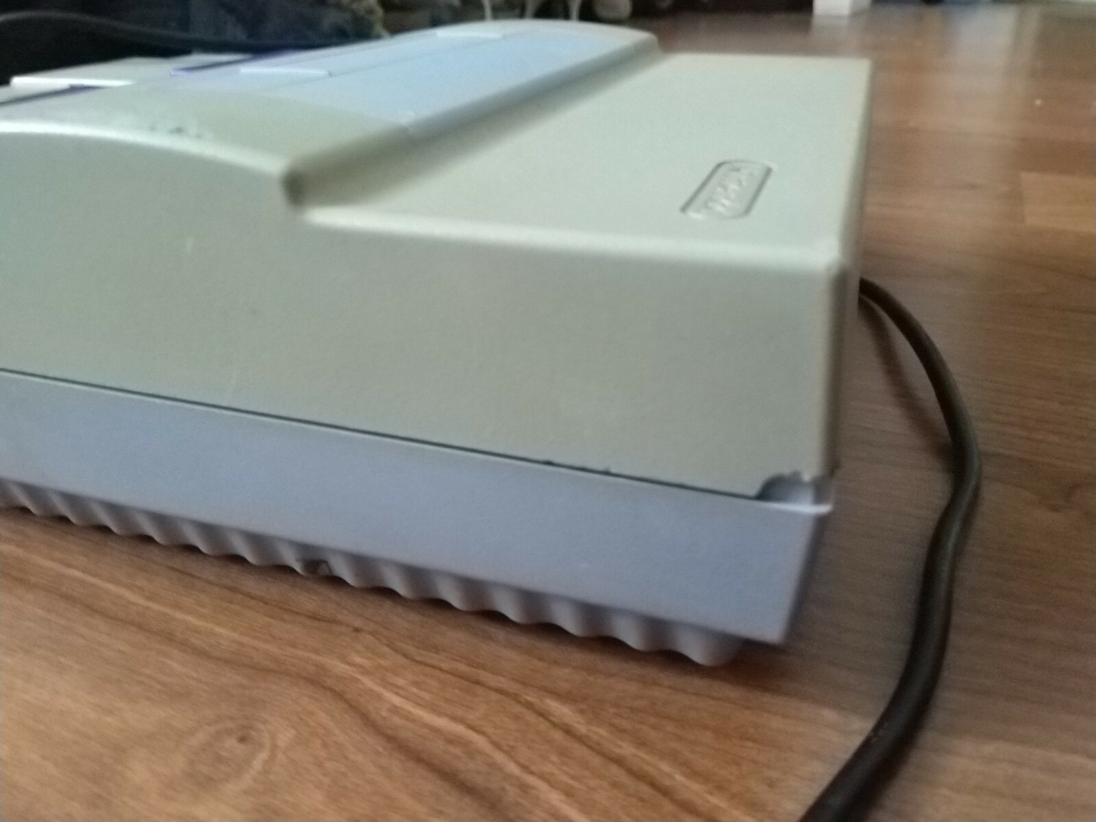 NES Gray Home Console one controller cracks in corners Nintendo Retro Console
