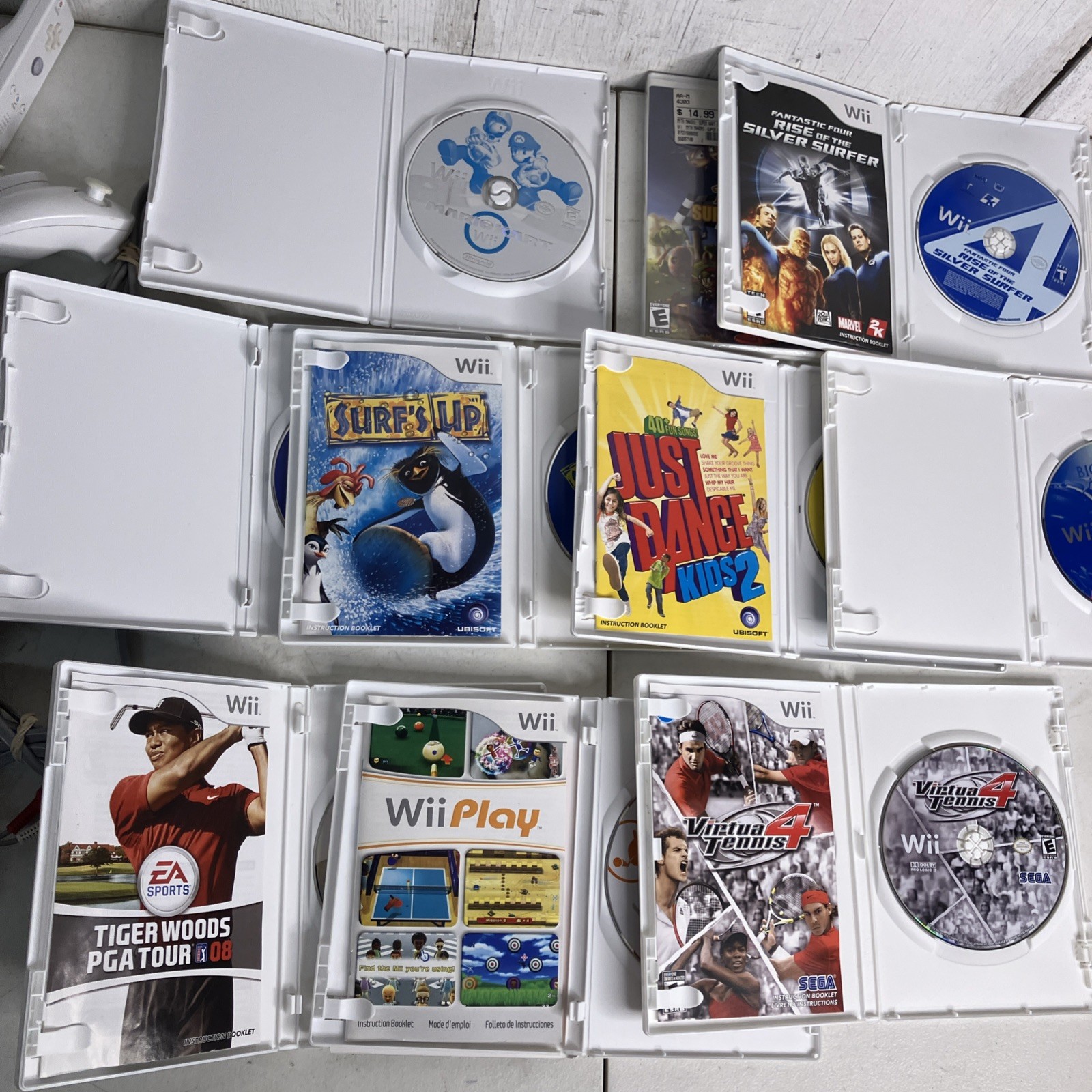Nintendo Wii Bundle, 2 Controllers 10 Games Mario kart Play Super Kart GP Rock