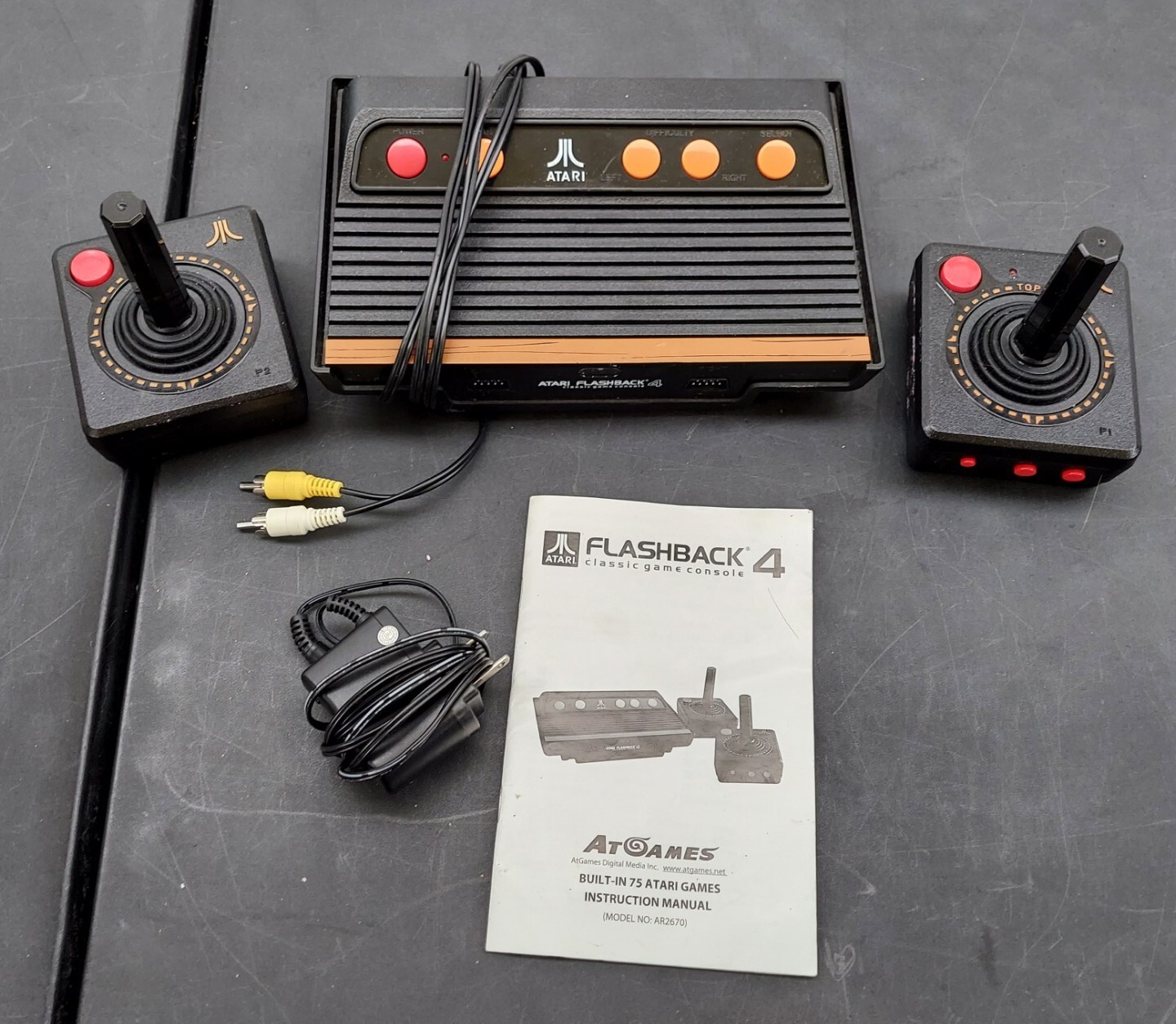 Atari Flashback 4 Classic Game Console AR2670 Plug And Play Video Game & Acces.