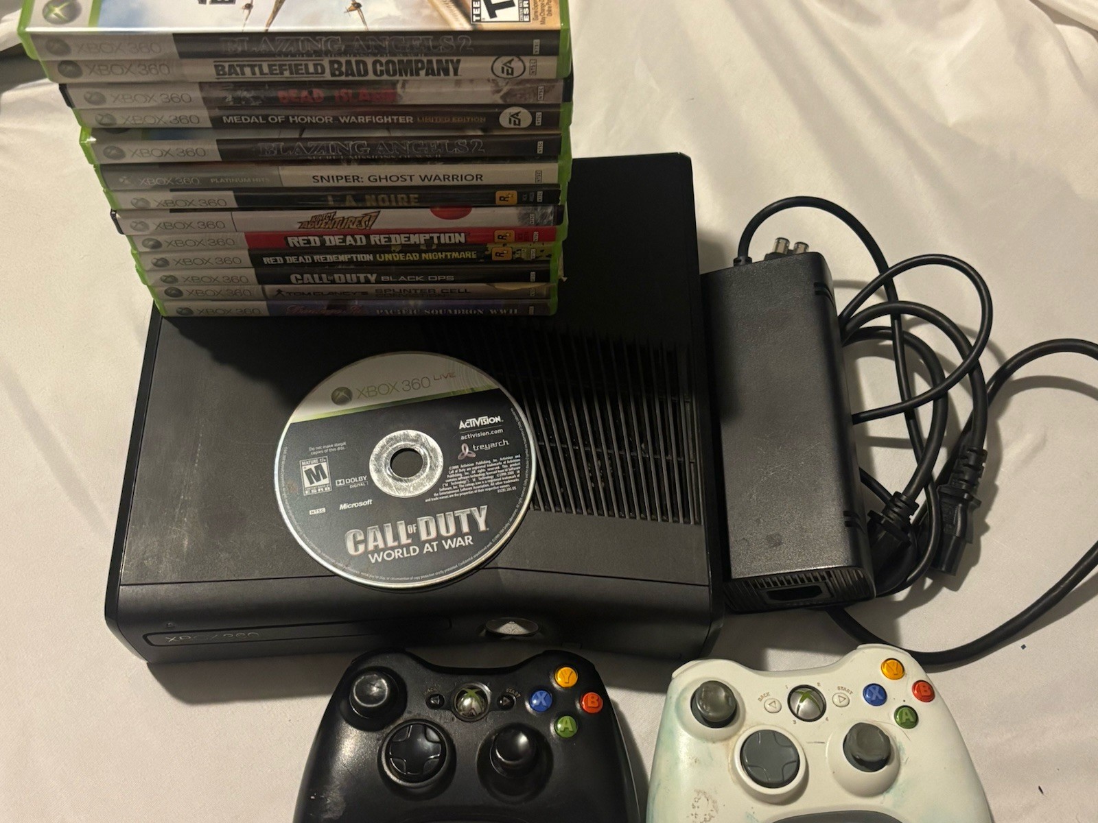 Xbox 360 S Matte 4GB Slim Black Console Bundle W / Cords& 13 Games Tested