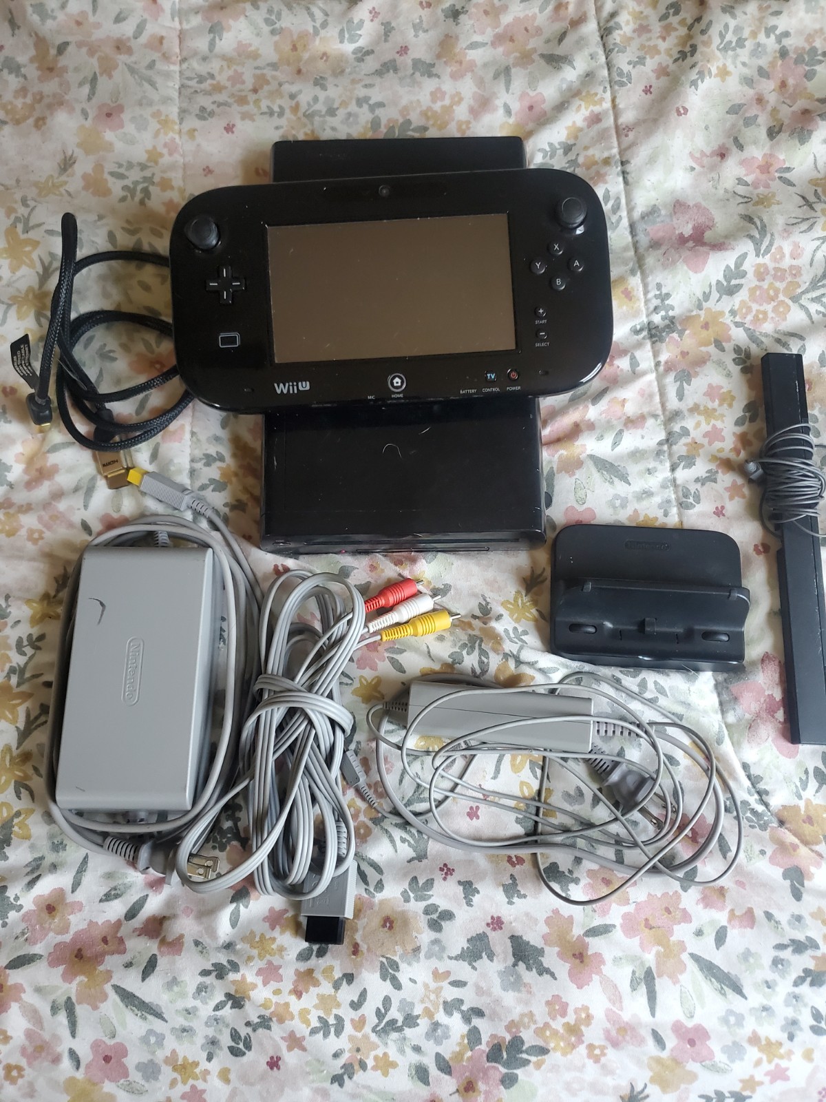 Nintendo Wii U Console WUP-101 Black 32GB Mario Kart 8 Bundle tested works