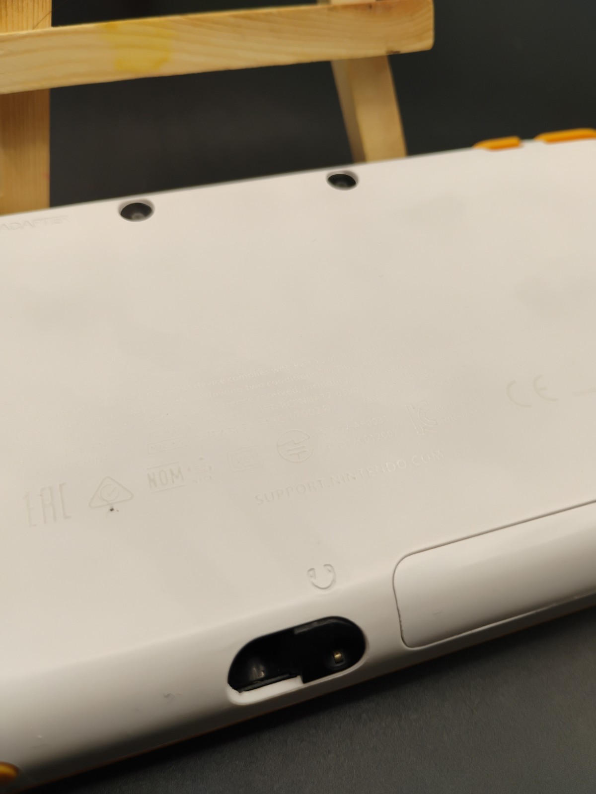 Nintendo 2DS XL White/Orange Console USED RIGHT BUMPER NOT WORKING READ DISCRIPT