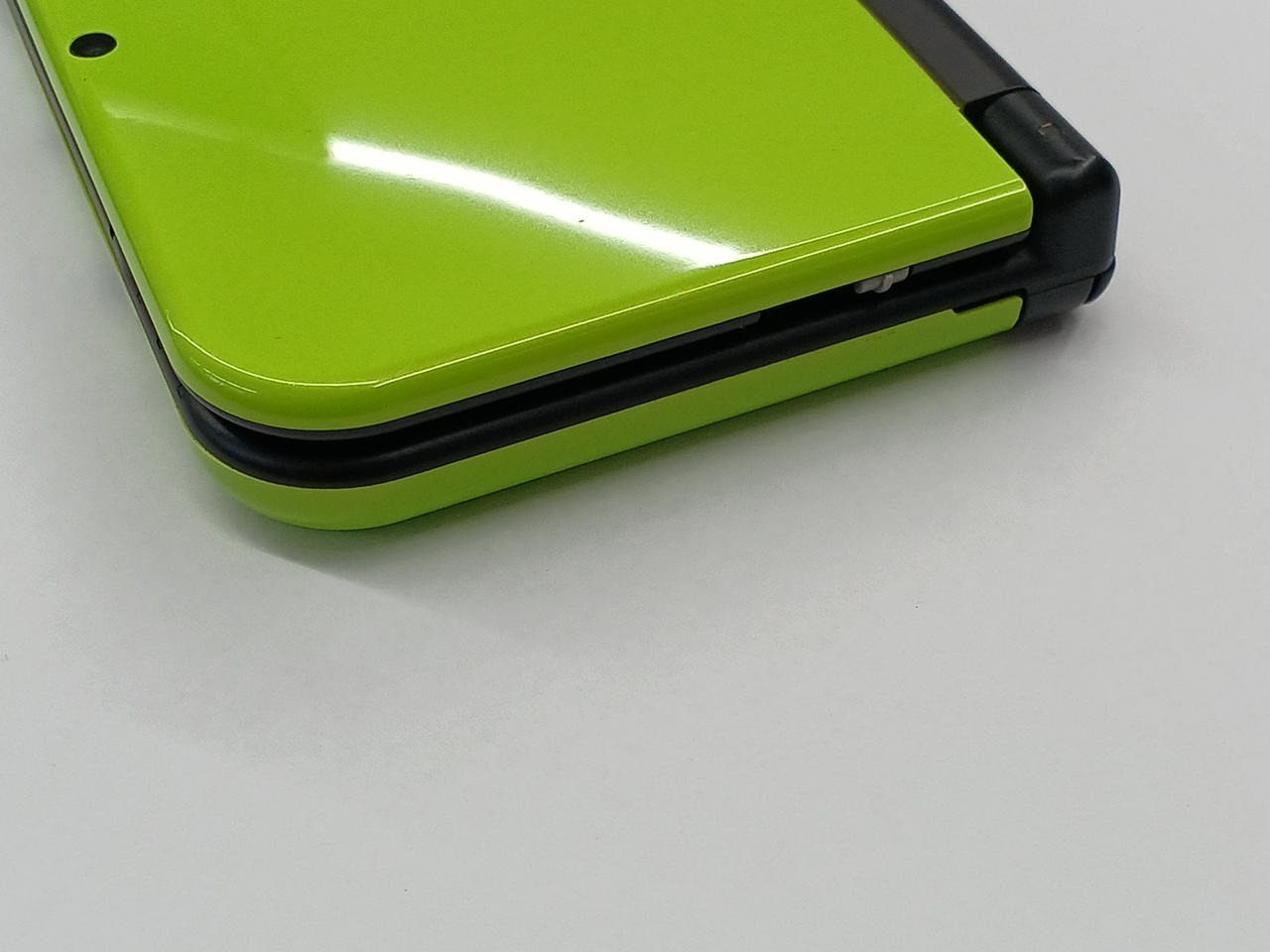New Nintendo 3DS XL (LL) RED-001 with Stylus Portable Console A3410