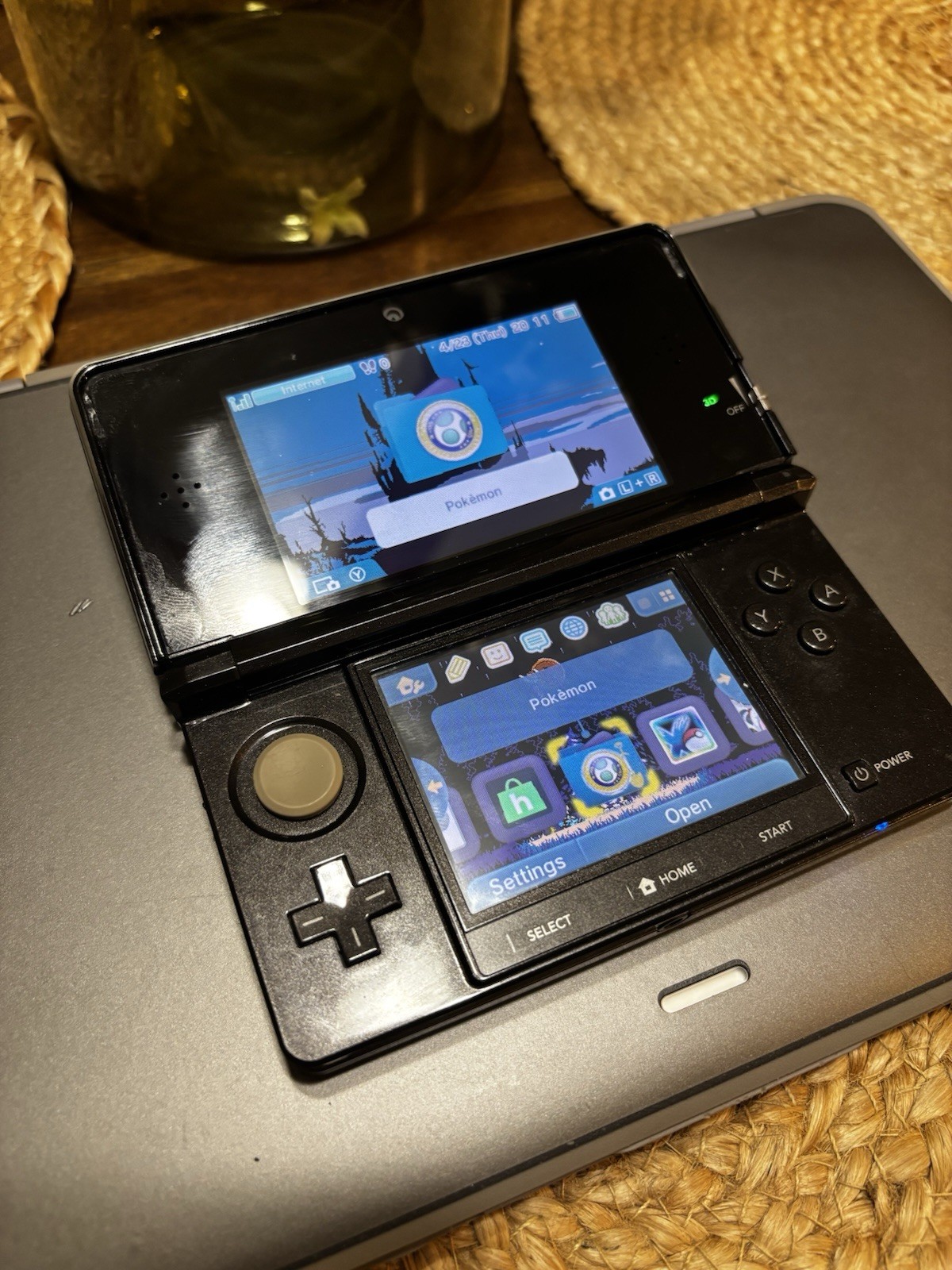 Nintendo 3DS Black Wi-Fi Handheld System CTR-001(JPN) Headphone Jack 2010