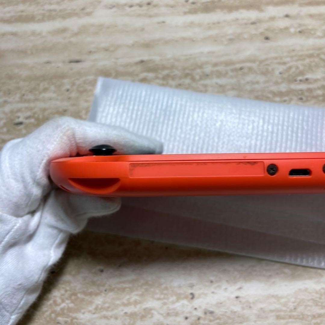PS Vita PCH-2000 Neon Orange Complete in Box Near Mint Condition 7041
