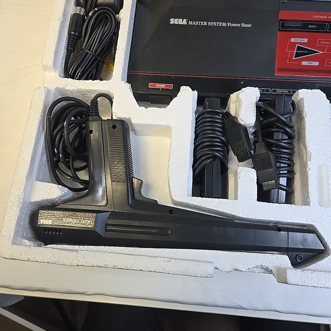 Vintage Sega Master System Console 1986 w/ Light Phaser, Quickshot & Box