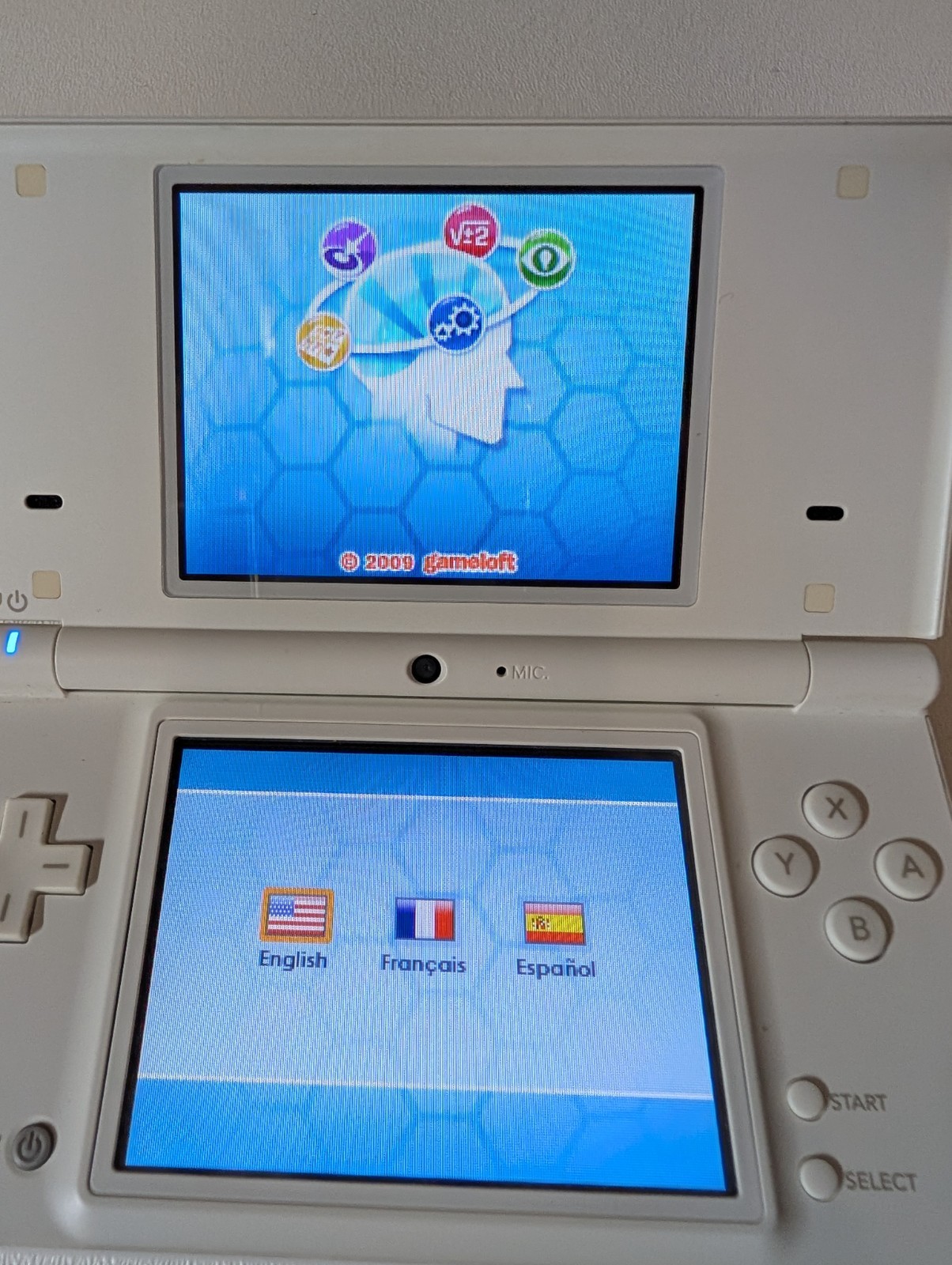 Nintendo DSi White Preloaded Library (8 games) Cartridge Game (1) Charger Stylus