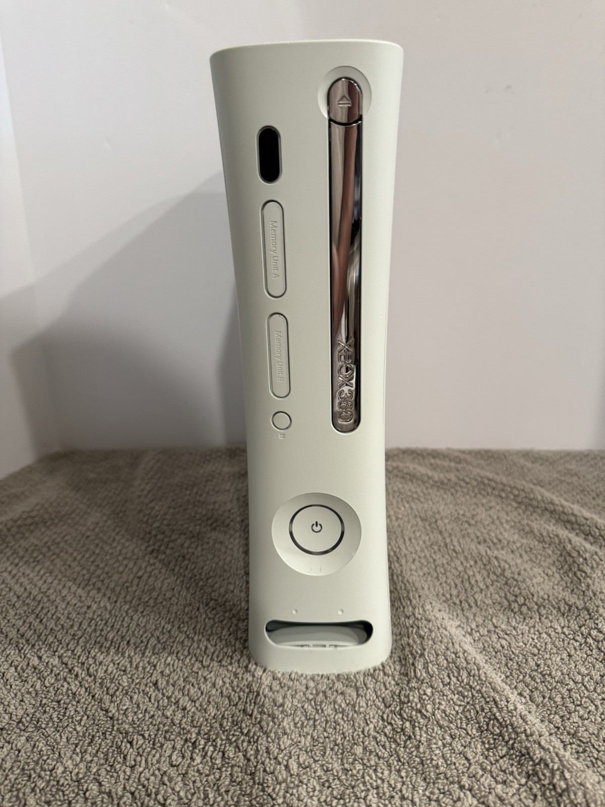 Microsoft Xbox 360 System Bundle 60GB White Console w/ 3 Games Power Cord and Ca