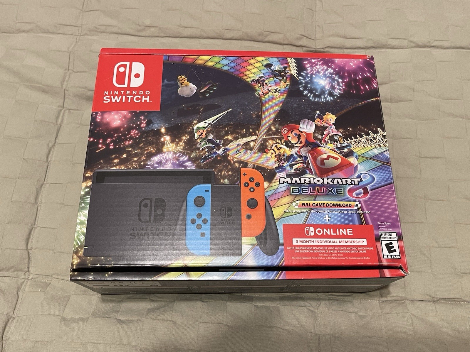 Nintendo Switch , 256 Micro SD, Pro Controller , Extra Dock, Case, EXCELLENT