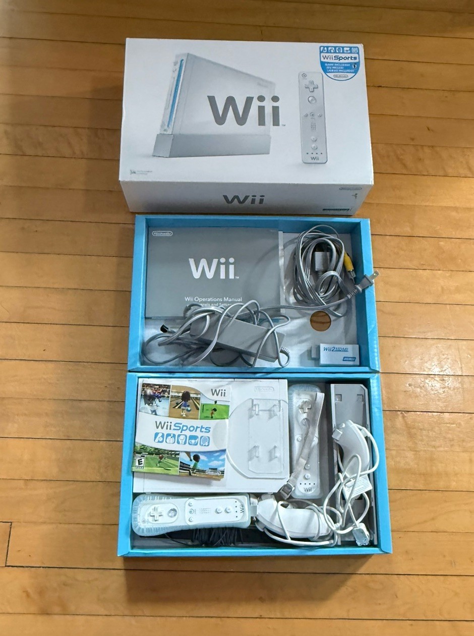 Nintendo Wii Console White Complete In Box with Wii Sports Bundle & Extra Items