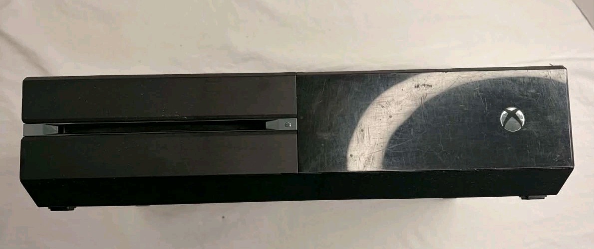 Microsoft Xbox One 1540 (Model 1540) 500GB Video Game Console (Heavy Scratches)
