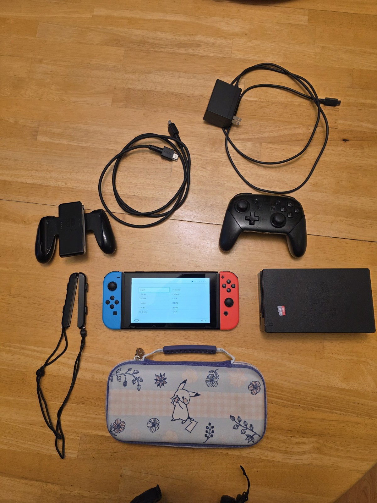 Nintendo Switch + Pro Controller + Case + MicroSD