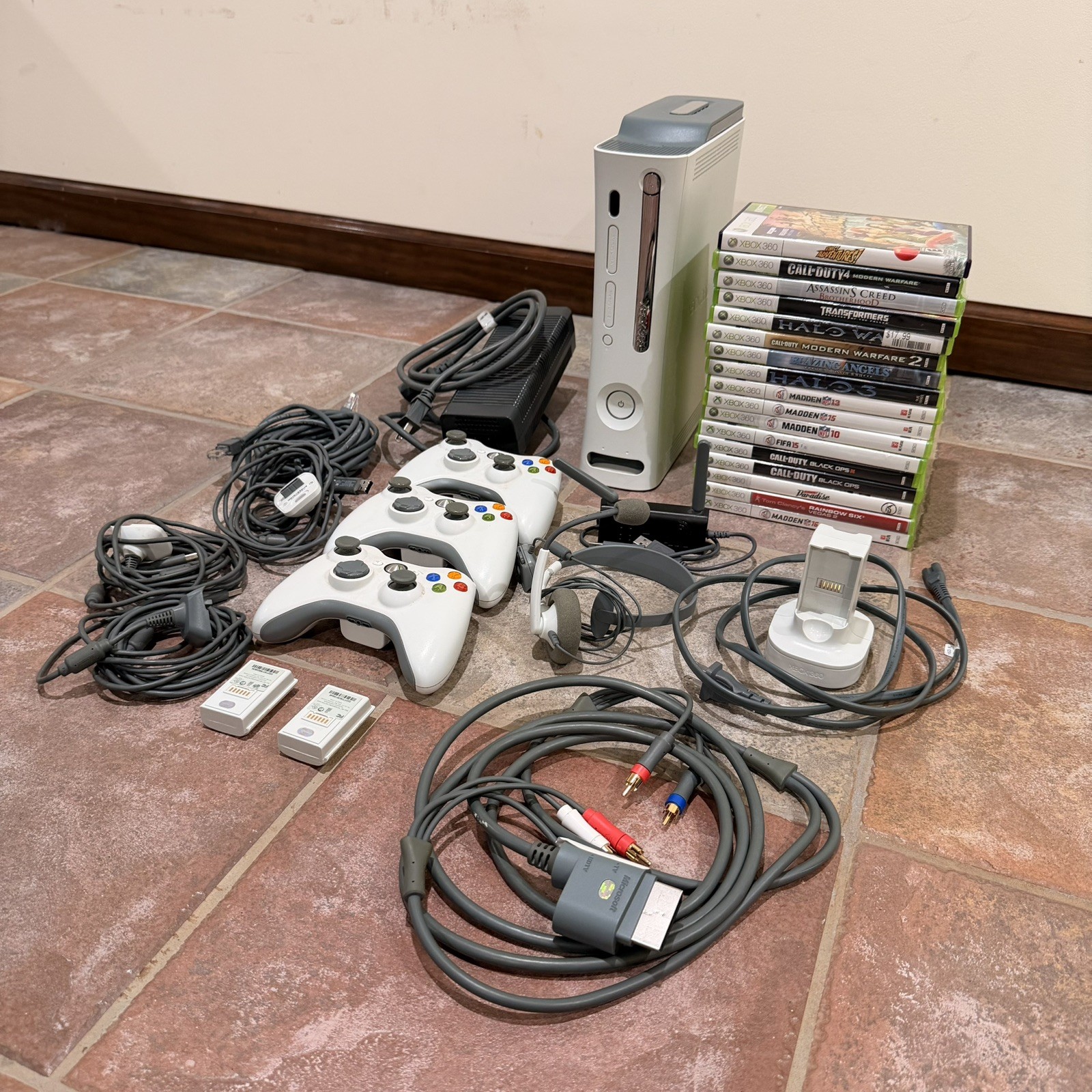 60GB Microsoft XBox 360 White Video Game Console Gaming System HD Bundle