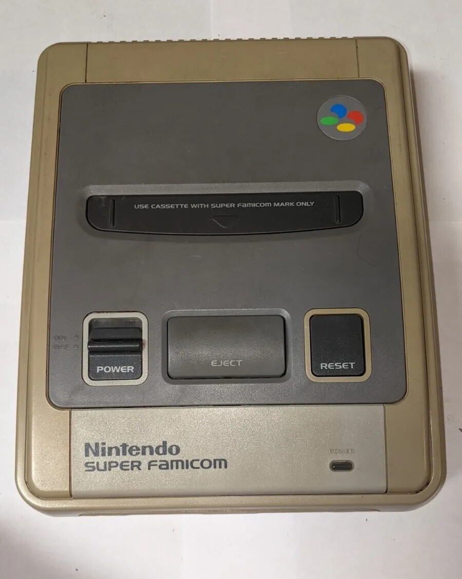 Broken, For Parts. Nintendo Super Famicom Console. HVC-002. BROKEN – SF11