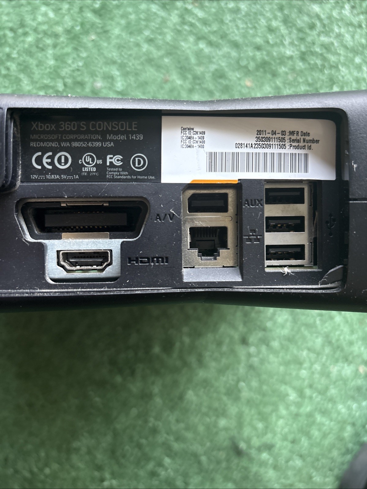 Microsoft Xbox 360 Slim Black with Cords,2 Controllers and Kinect – Un Tested