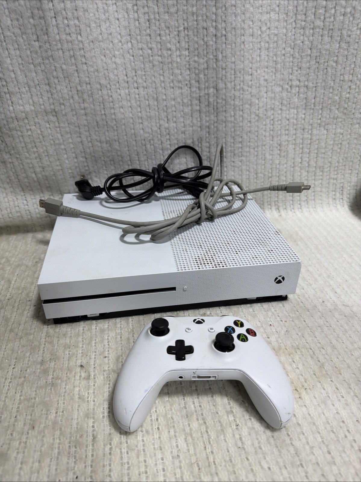 Microsoft Xbox One S – White W/ Controller & Cords HDMI To Tv Damaged