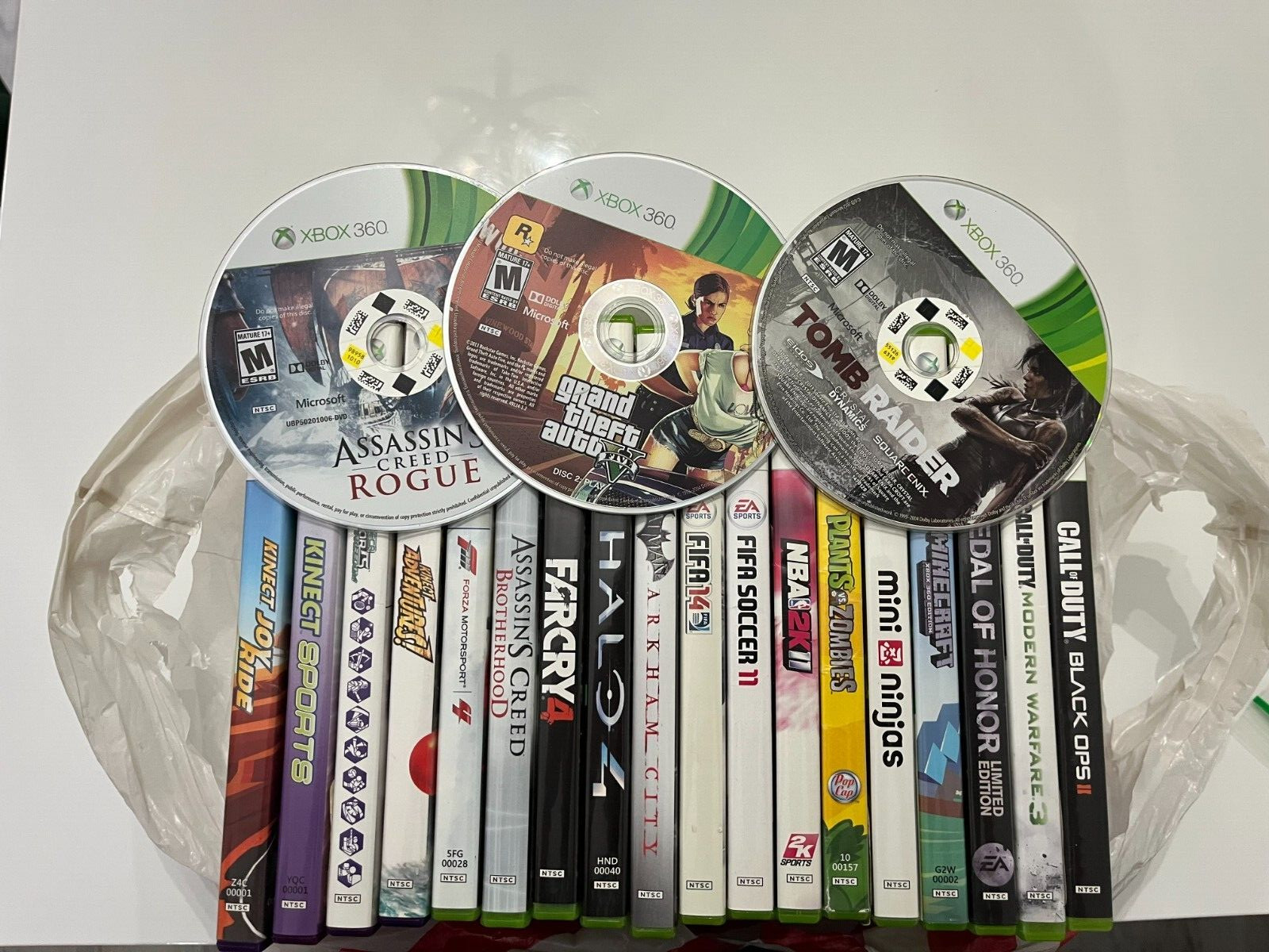 Xbox 360 250gb with Kinect with 21 games and 3 controllers