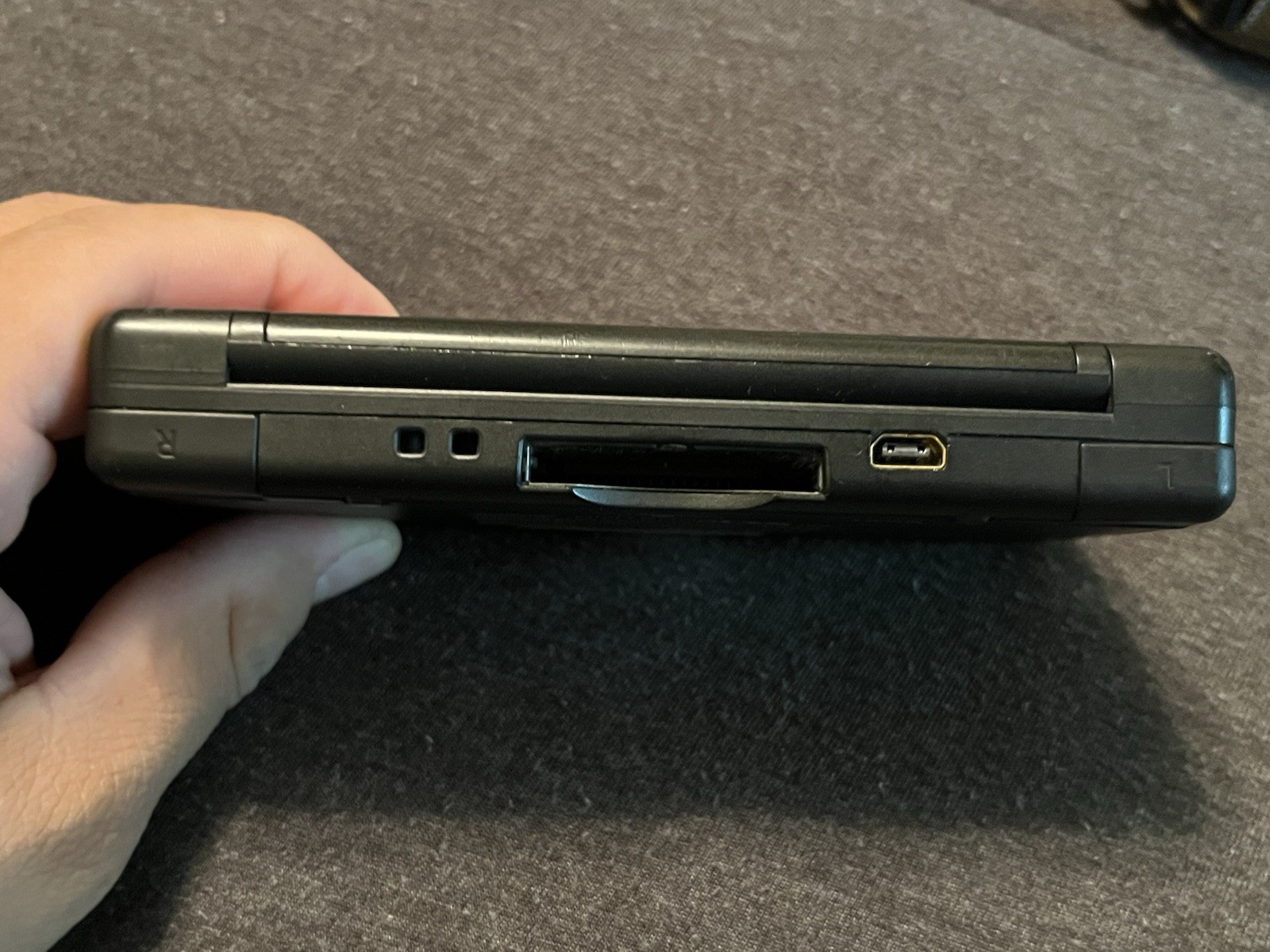 Nintendo DS Lite Crimson Red/Black Some Pixels On Screen Isn’t Working.