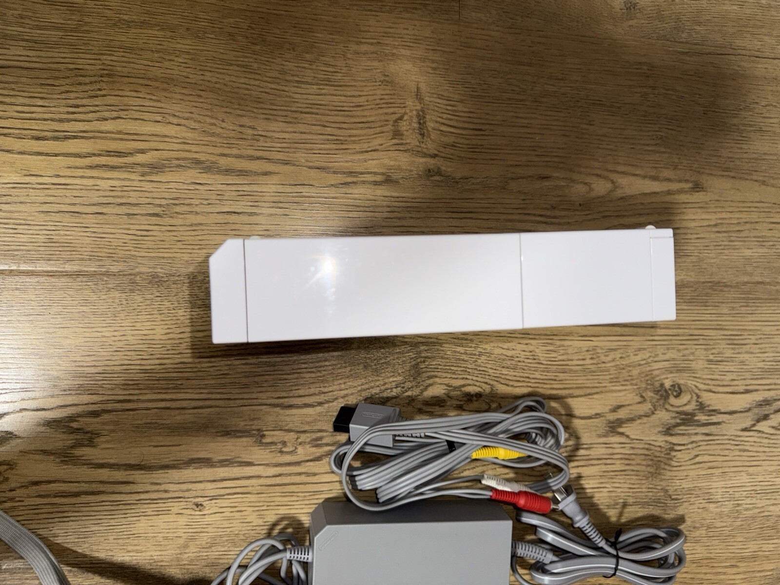 Nintendo Wii White Console Gamecube Compatible RVL-001 W/ Power, AV, Sensor Bar