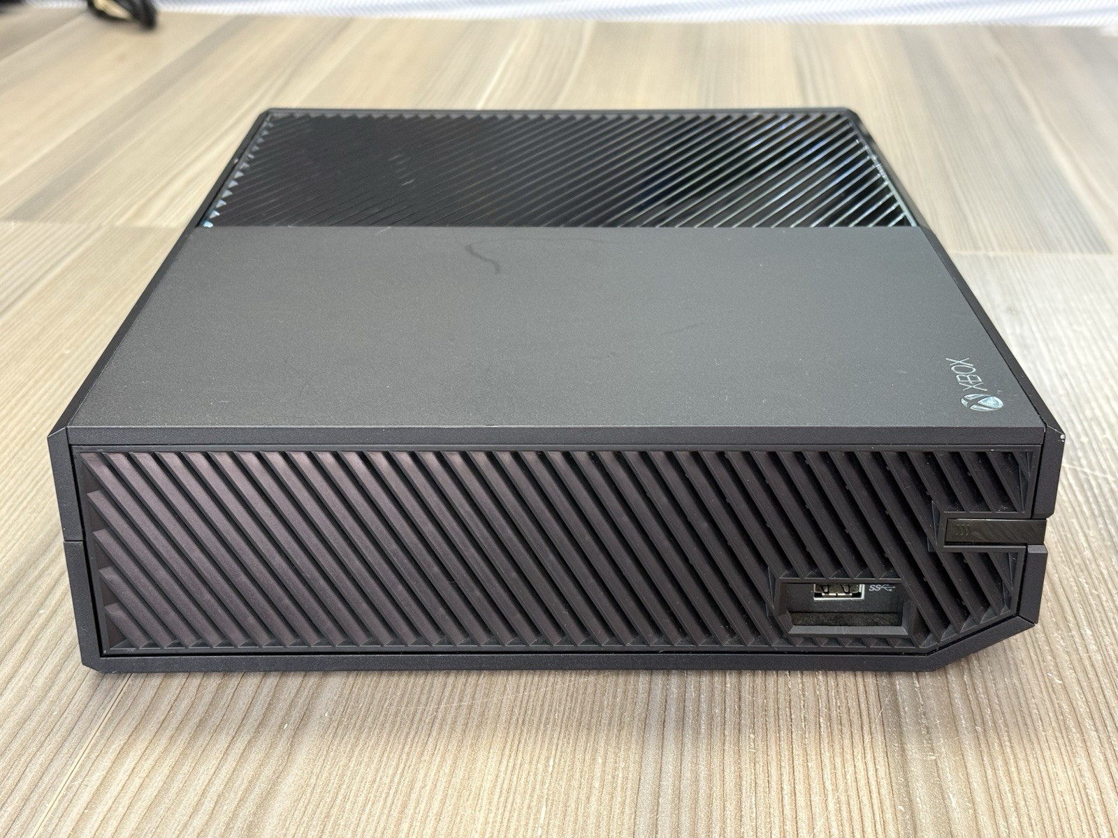 Nice Clean Microsoft Xbox One Original 500GB Video Game Console + Controller