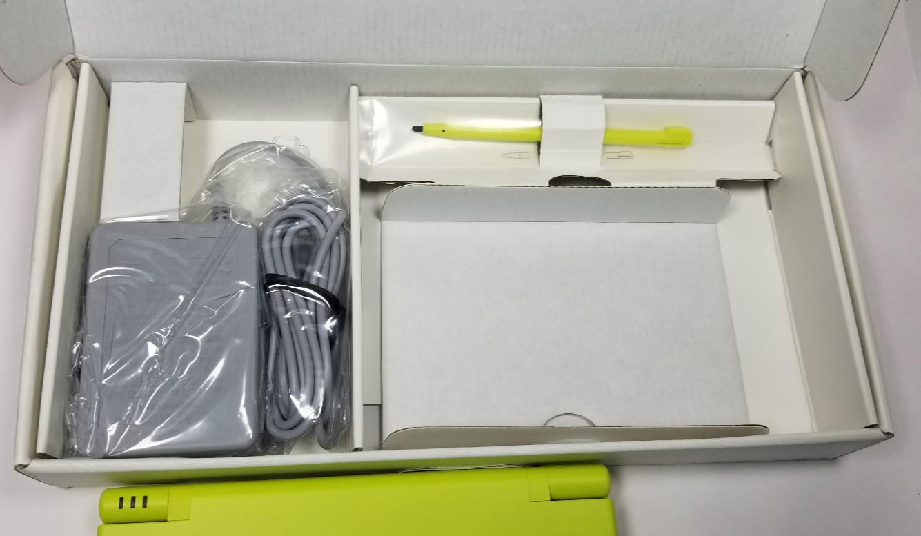 Nintendo DSi Lime Green Excellent Condition Japan Region Console Complete