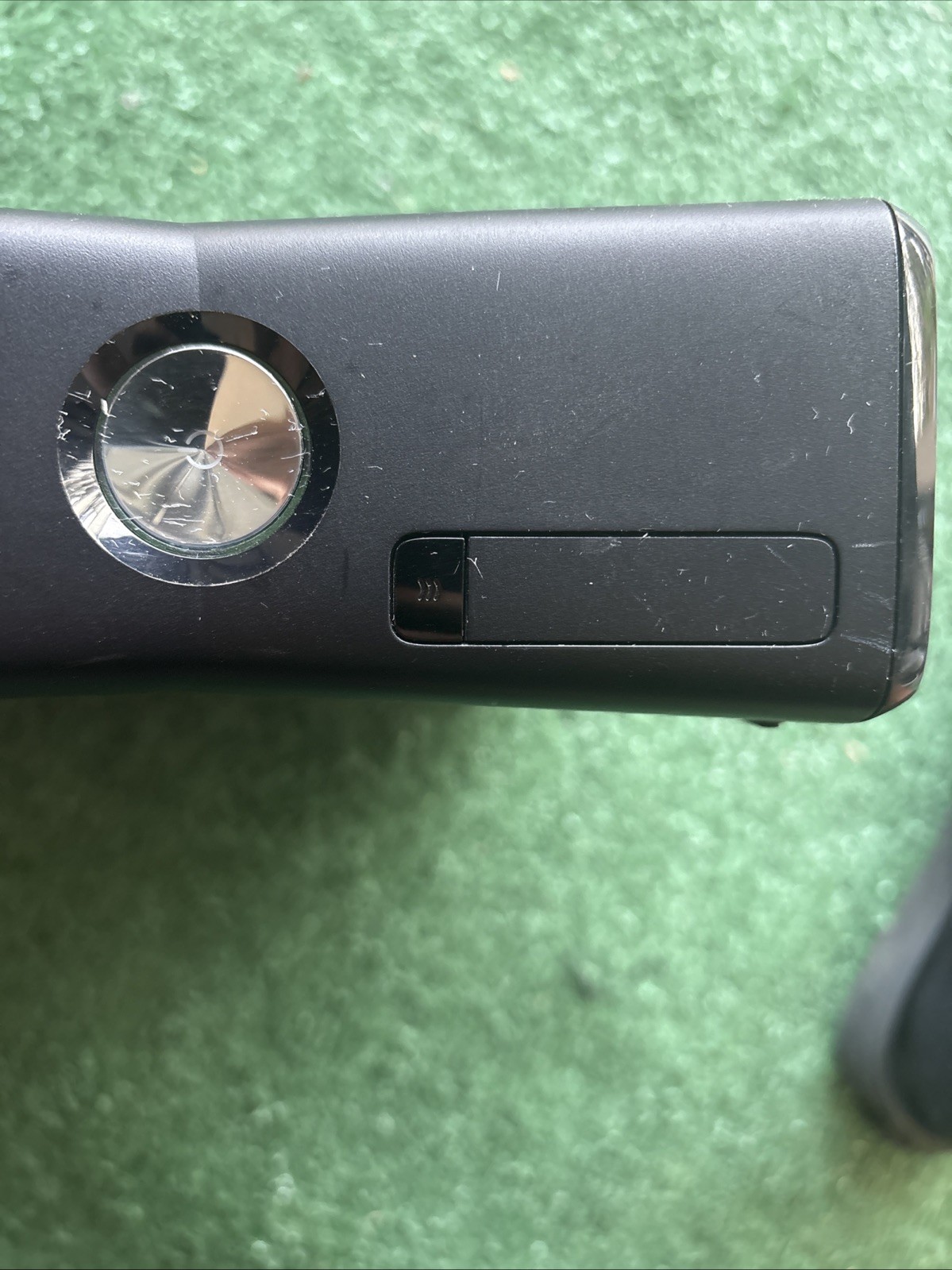 Microsoft Xbox 360 Slim Black with Cords,2 Controllers and Kinect – Un Tested