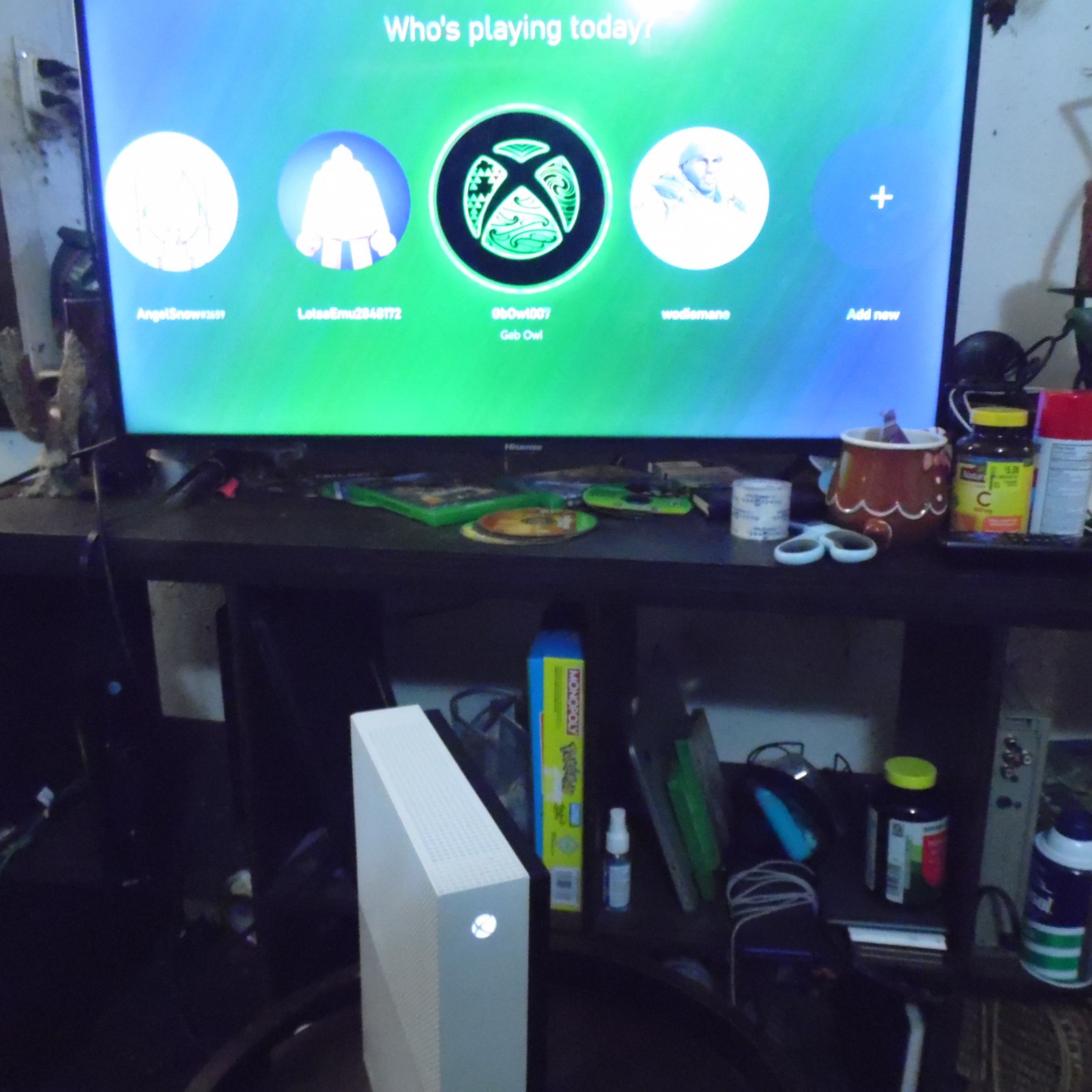 Microsoft Xbox One S 1TB Console – White tested and up dayted ‘ works good!